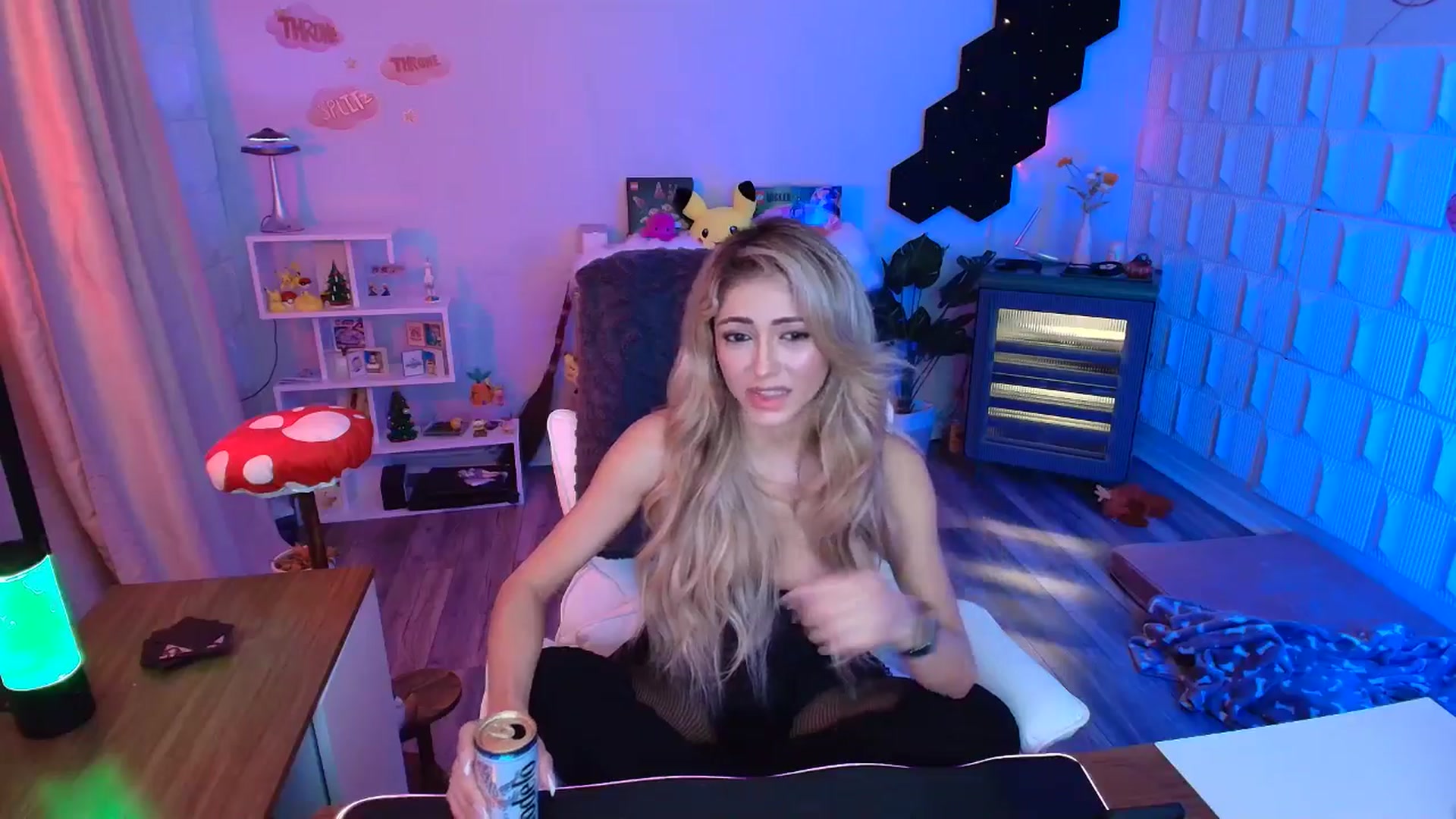 Gallery image thumbnail from kaydolll's myfreecams stream on, 01/11/2026, 08:01 image 18 of 20