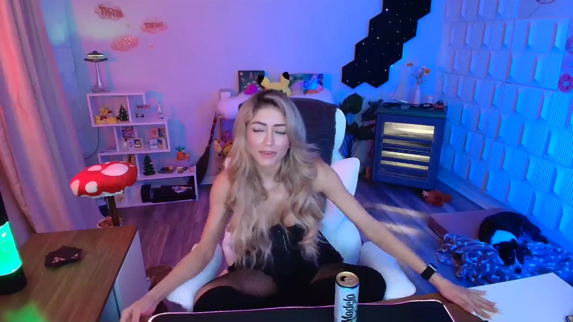 Gallery image thumbnail from kaydolll's myfreecams stream on, 01/11/2026, 08:01 image 5 of 20