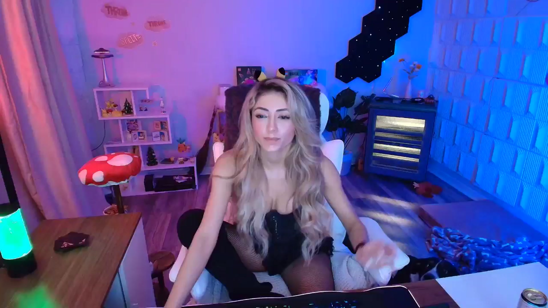 Gallery image thumbnail from kaydolll's myfreecams stream on, 01/11/2026, 08:57 image 8 of 20