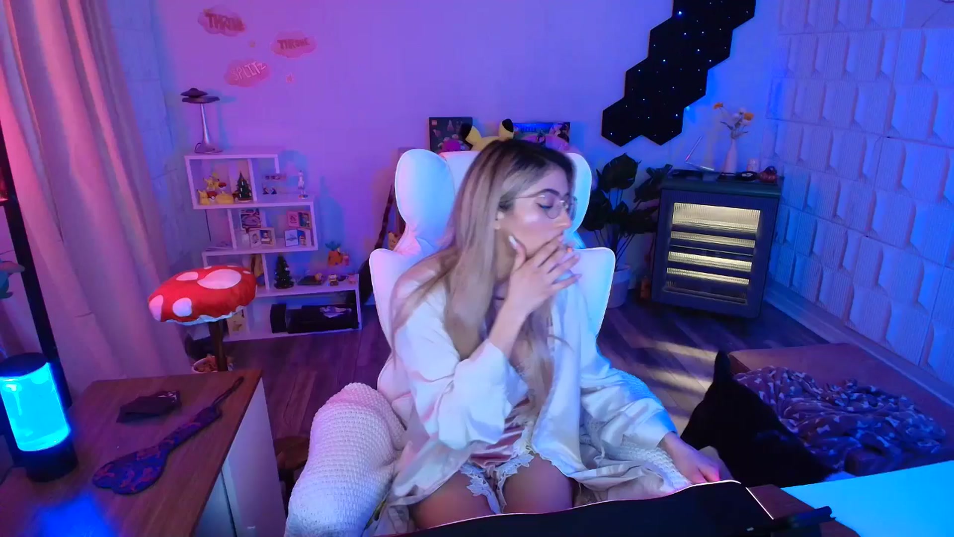 Gallery image thumbnail from kaydolll's myfreecams stream on, 02/01/2026, 04:49 image 10 of 20
