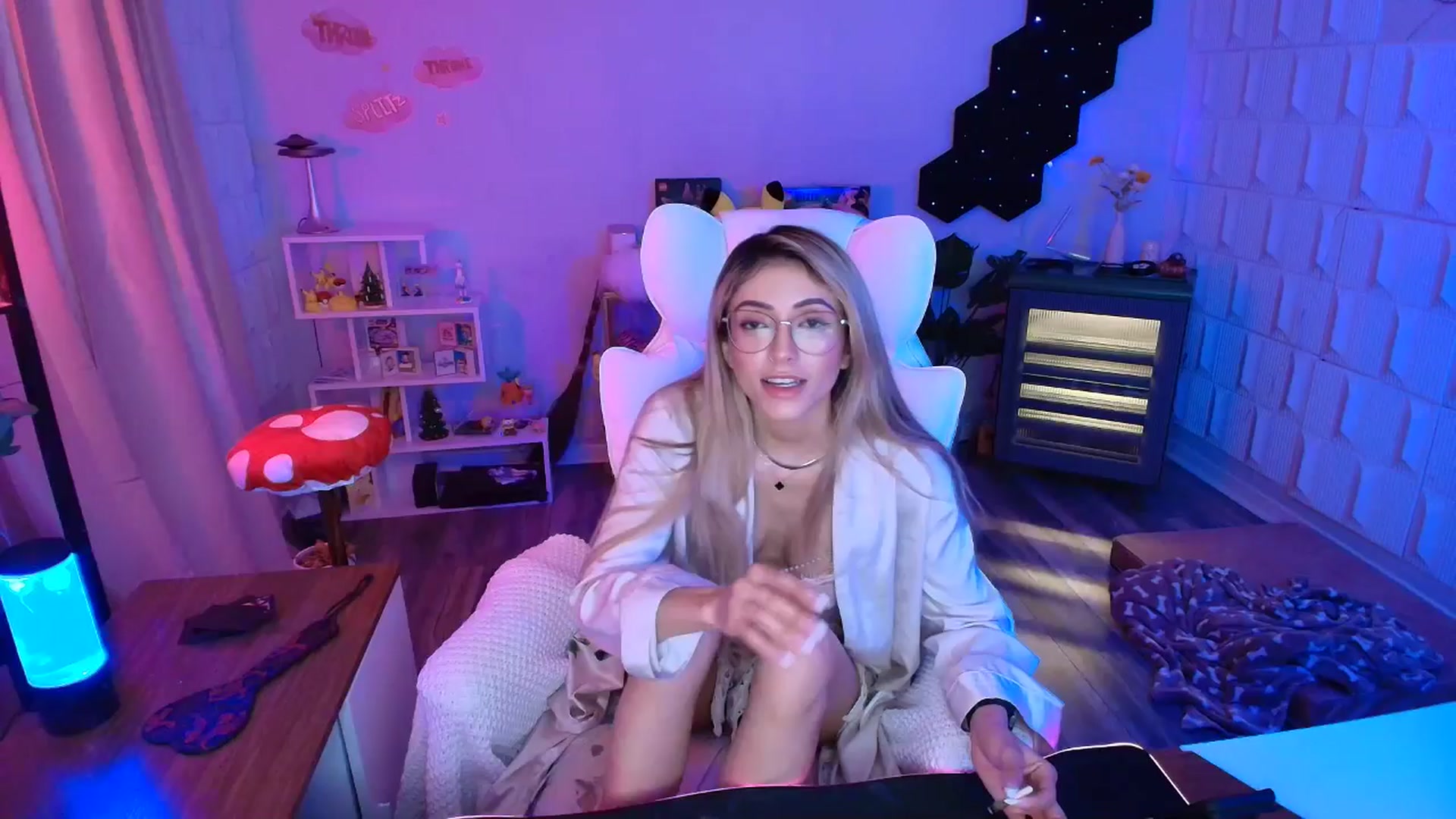 Gallery image thumbnail from kaydolll's myfreecams stream on, 02/01/2026, 04:49 image 14 of 20