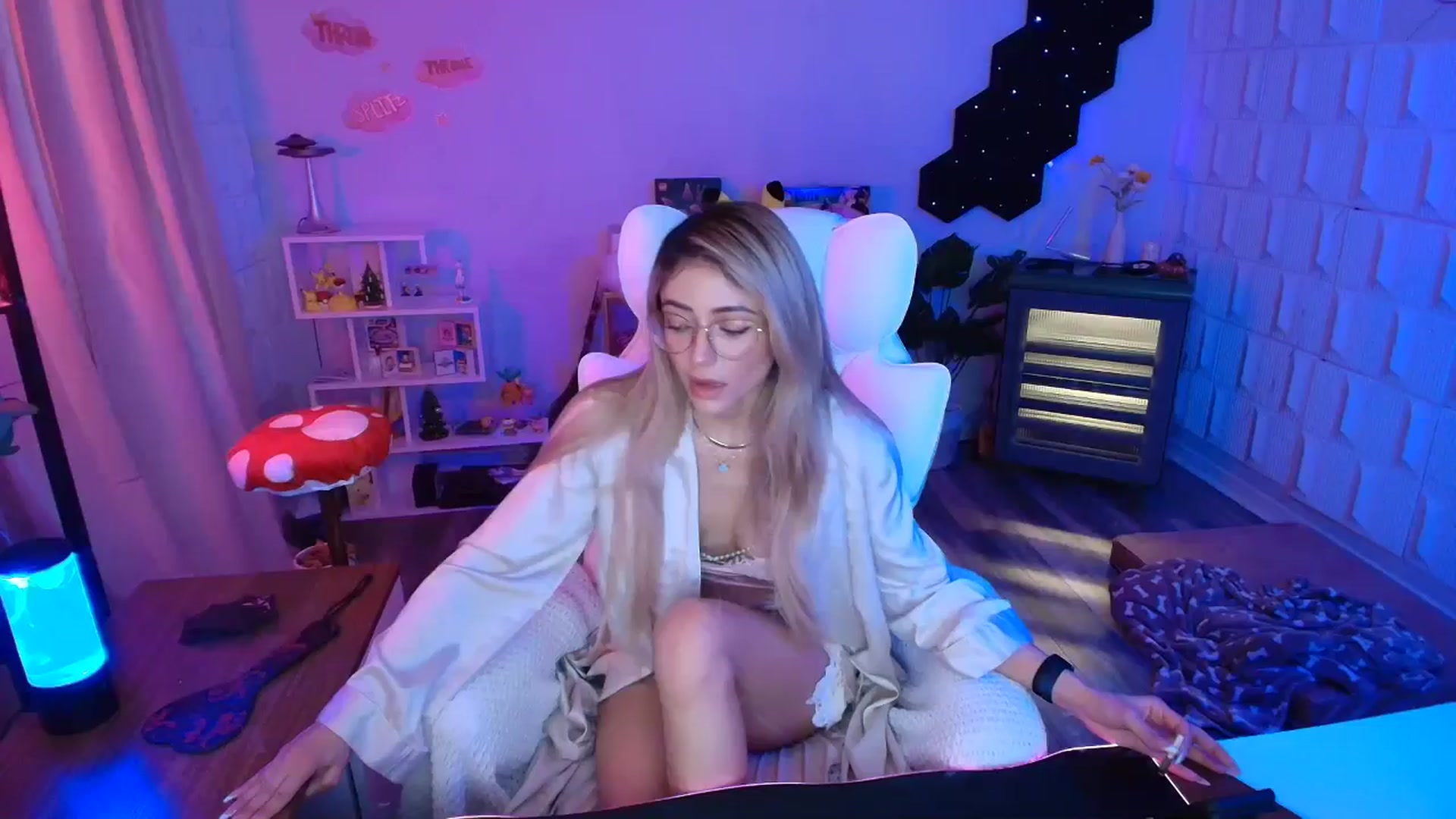 Gallery image thumbnail from kaydolll's myfreecams stream on, 02/01/2026, 04:49 image 13 of 20