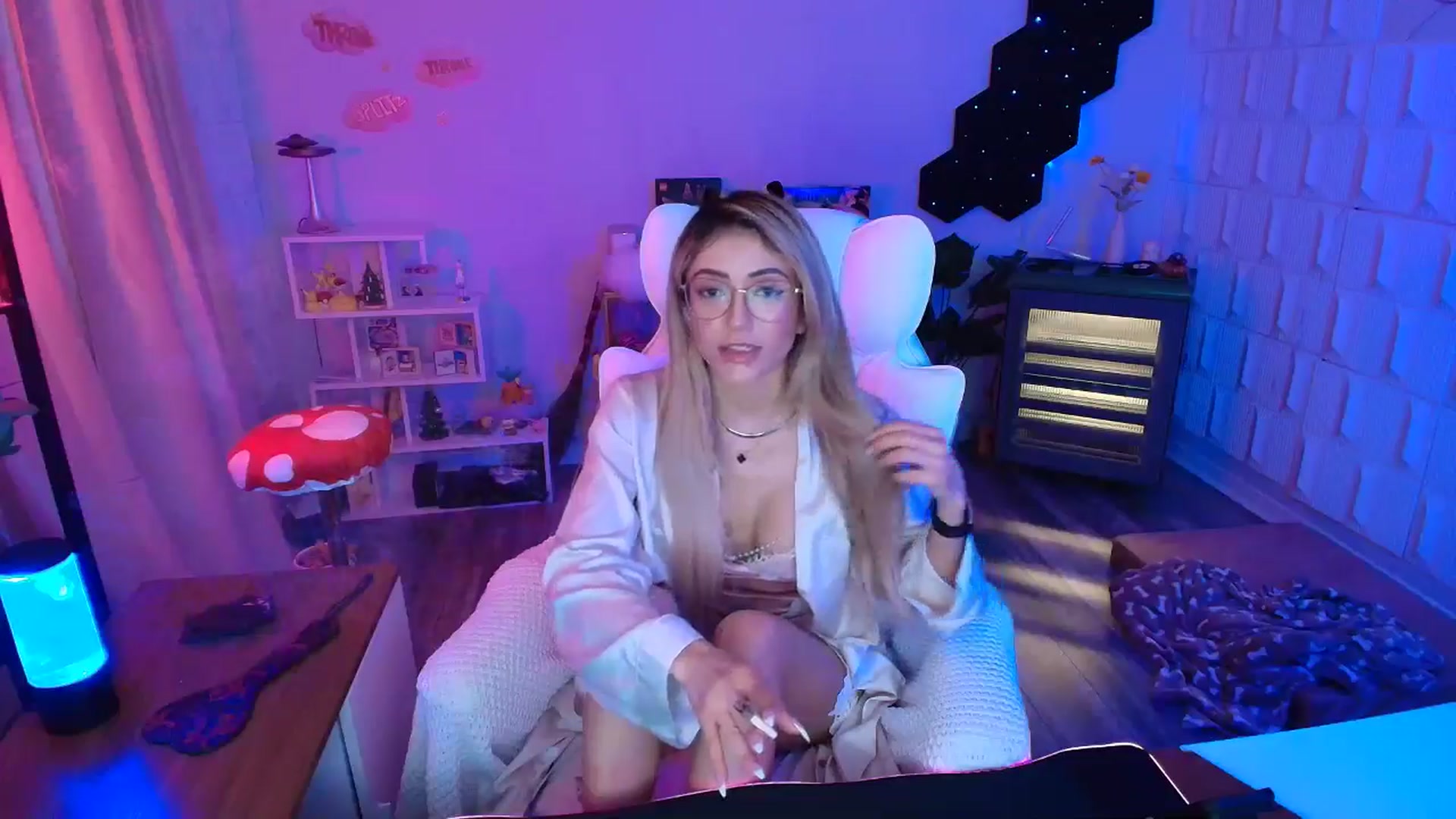 Gallery image thumbnail from kaydolll's myfreecams stream on, 02/01/2026, 04:49 image 15 of 20