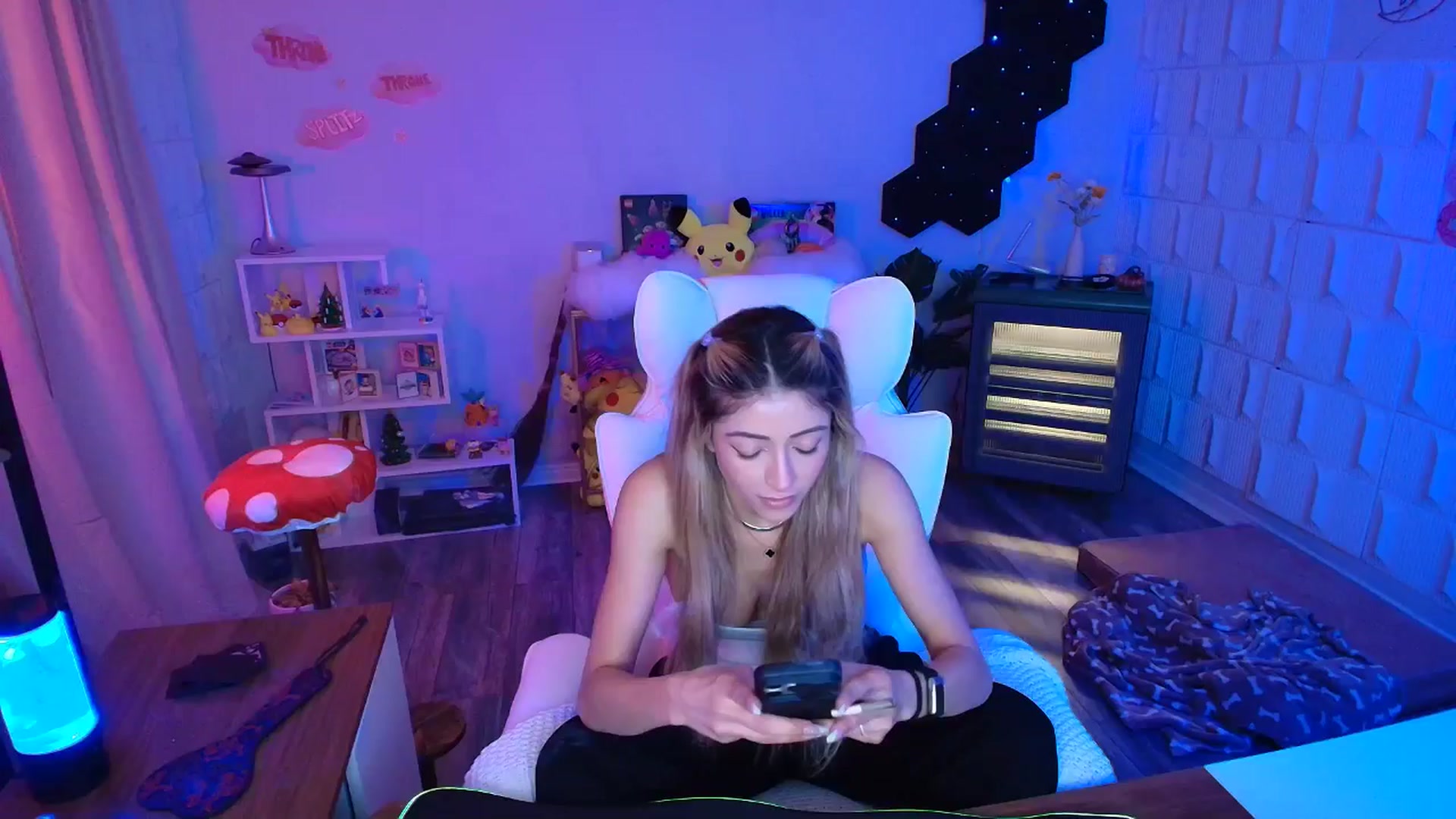 Gallery image thumbnail from kaydolll's myfreecams stream on, 02/02/2026, 06:41 image 15 of 20
