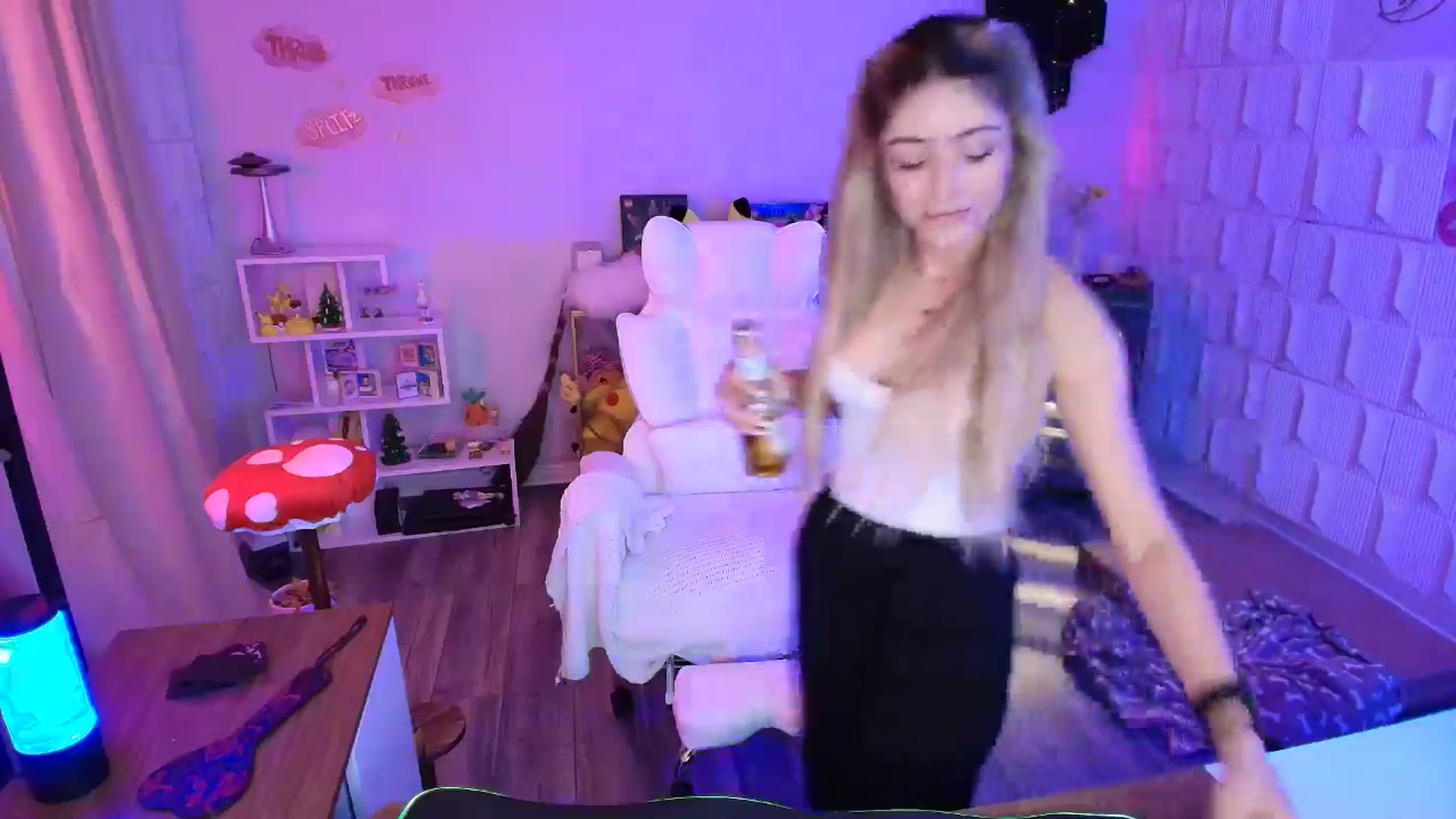 Gallery image thumbnail from kaydolll's myfreecams stream on, 02/02/2026, 06:41 image 12 of 20