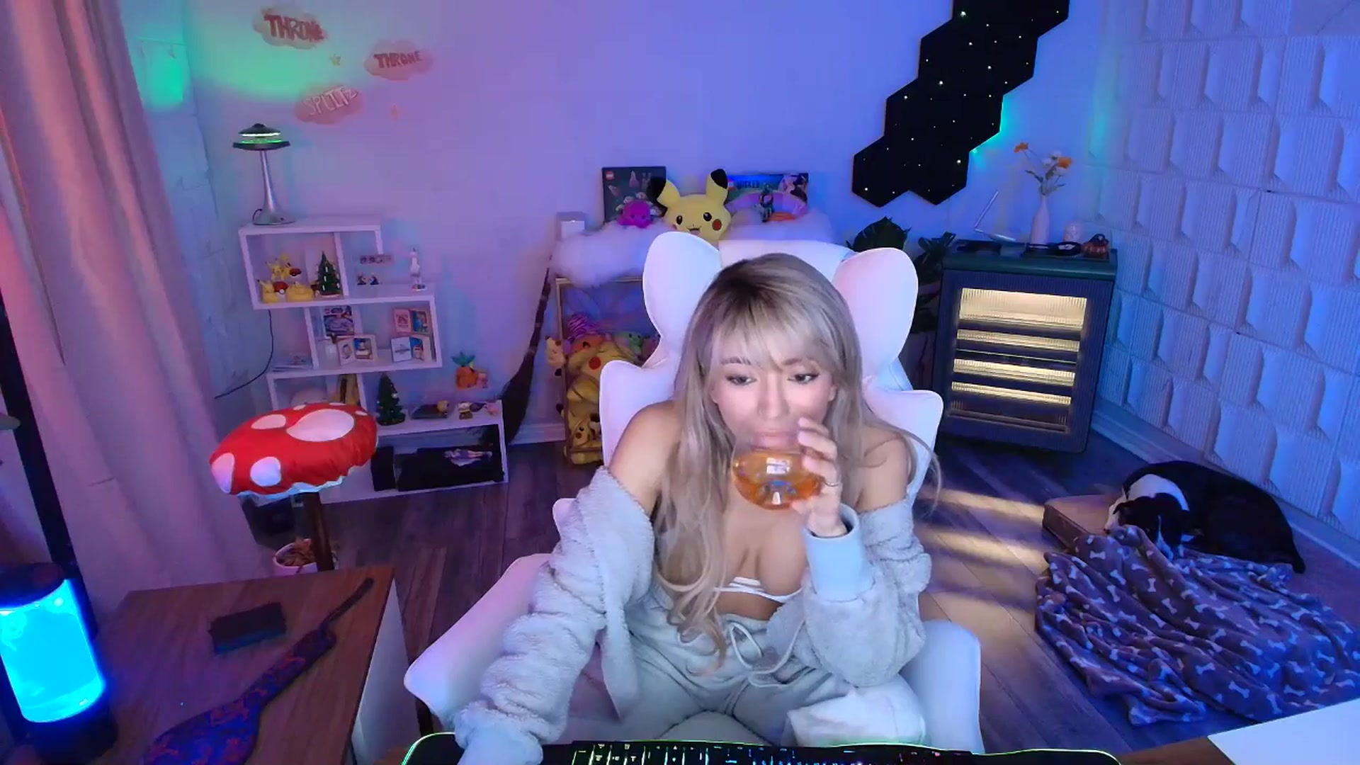 Gallery image thumbnail from kaydolll's myfreecams stream on, 02/06/2026, 04:46 image 6 of 20