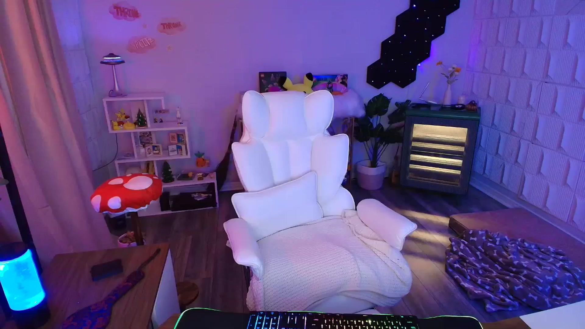 Gallery image thumbnail from kaydolll's myfreecams stream on, 02/06/2026, 04:46 image 1 of 20