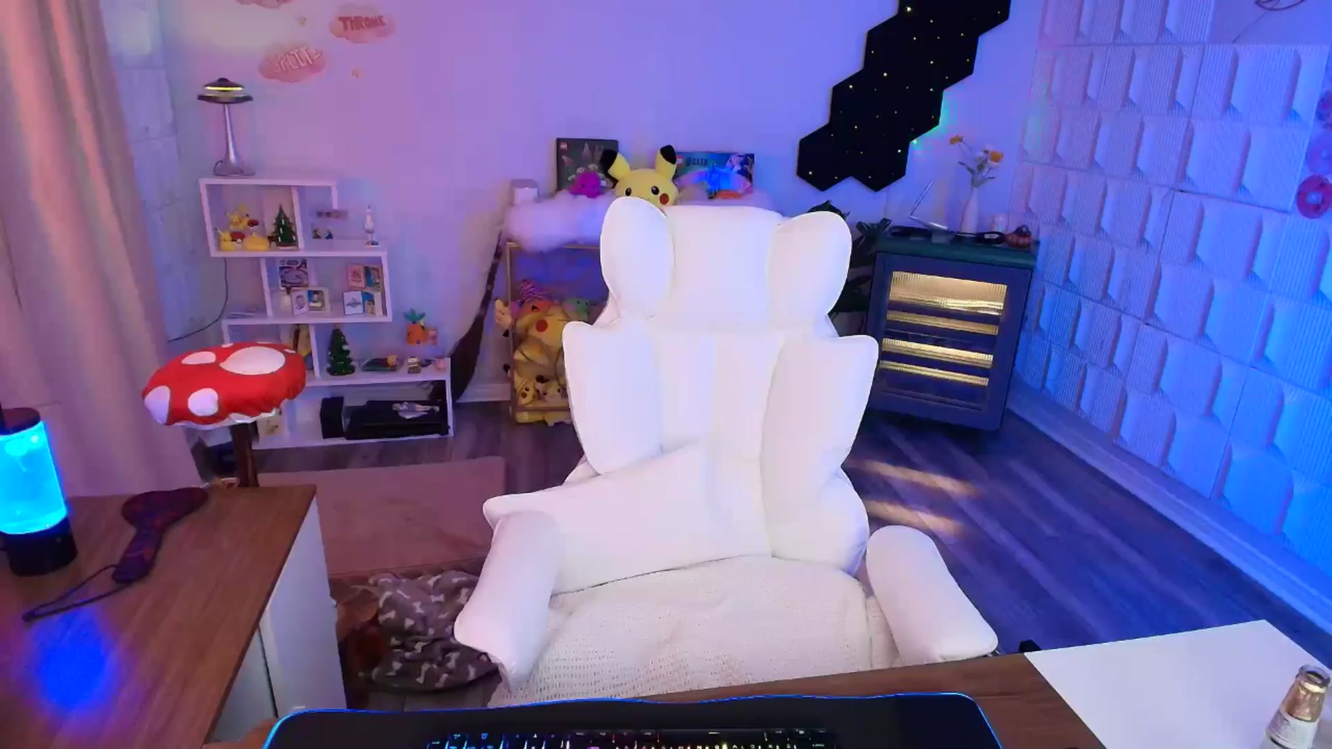 Gallery image thumbnail from kaydolll's myfreecams stream on, 02/12/2026, 04:59 image 8 of 20