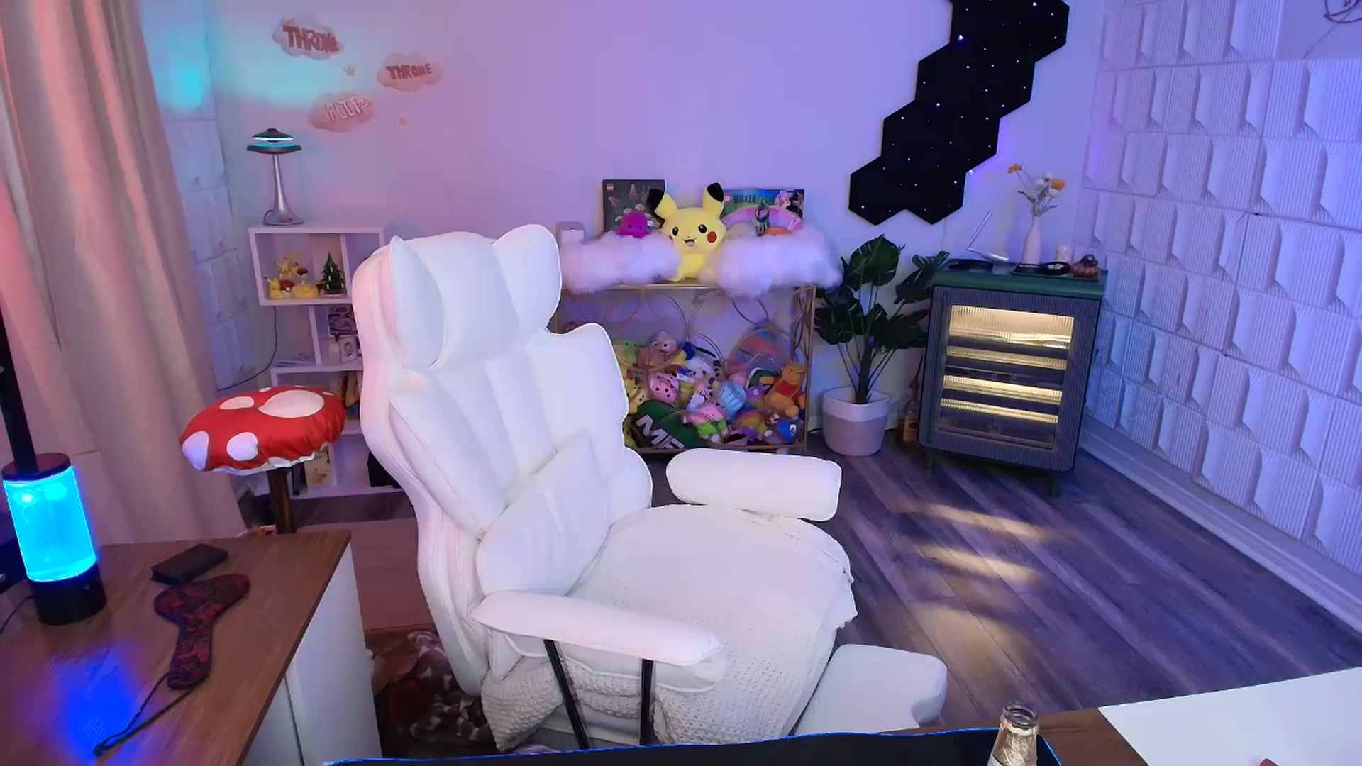 Gallery image thumbnail from kaydolll's myfreecams stream on, 02/12/2026, 04:59 image 2 of 20