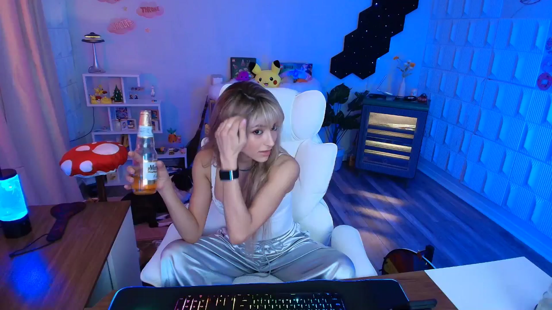 Gallery image thumbnail from kaydolll's myfreecams stream on, 02/12/2026, 04:59 image 4 of 20