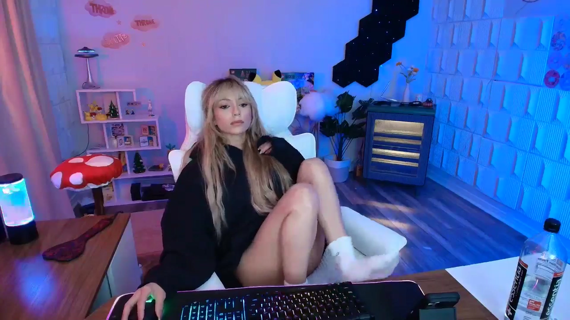 Gallery image thumbnail from kaydolll's myfreecams stream on, 02/25/2026, 05:18 image 7 of 20