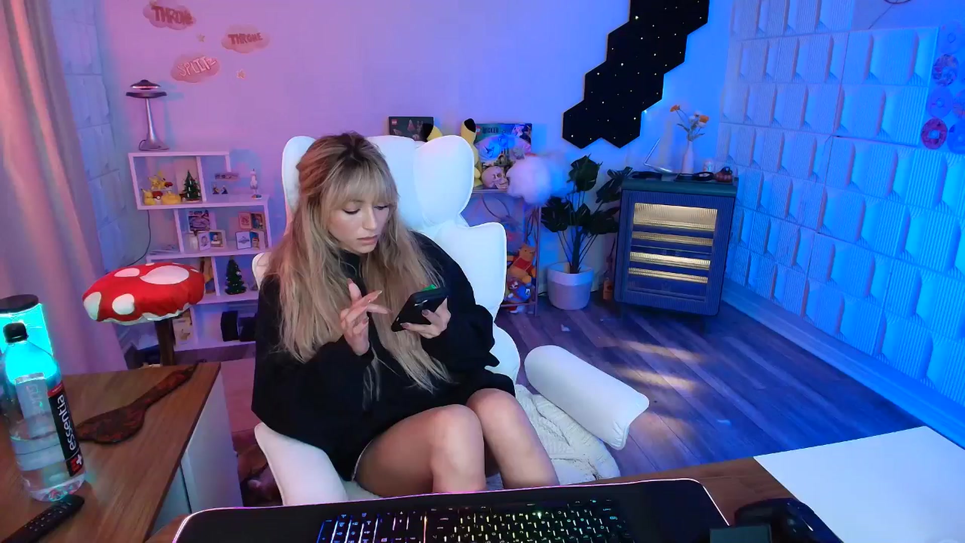 Gallery image thumbnail from kaydolll's myfreecams stream on, 02/25/2026, 05:18 image 19 of 20