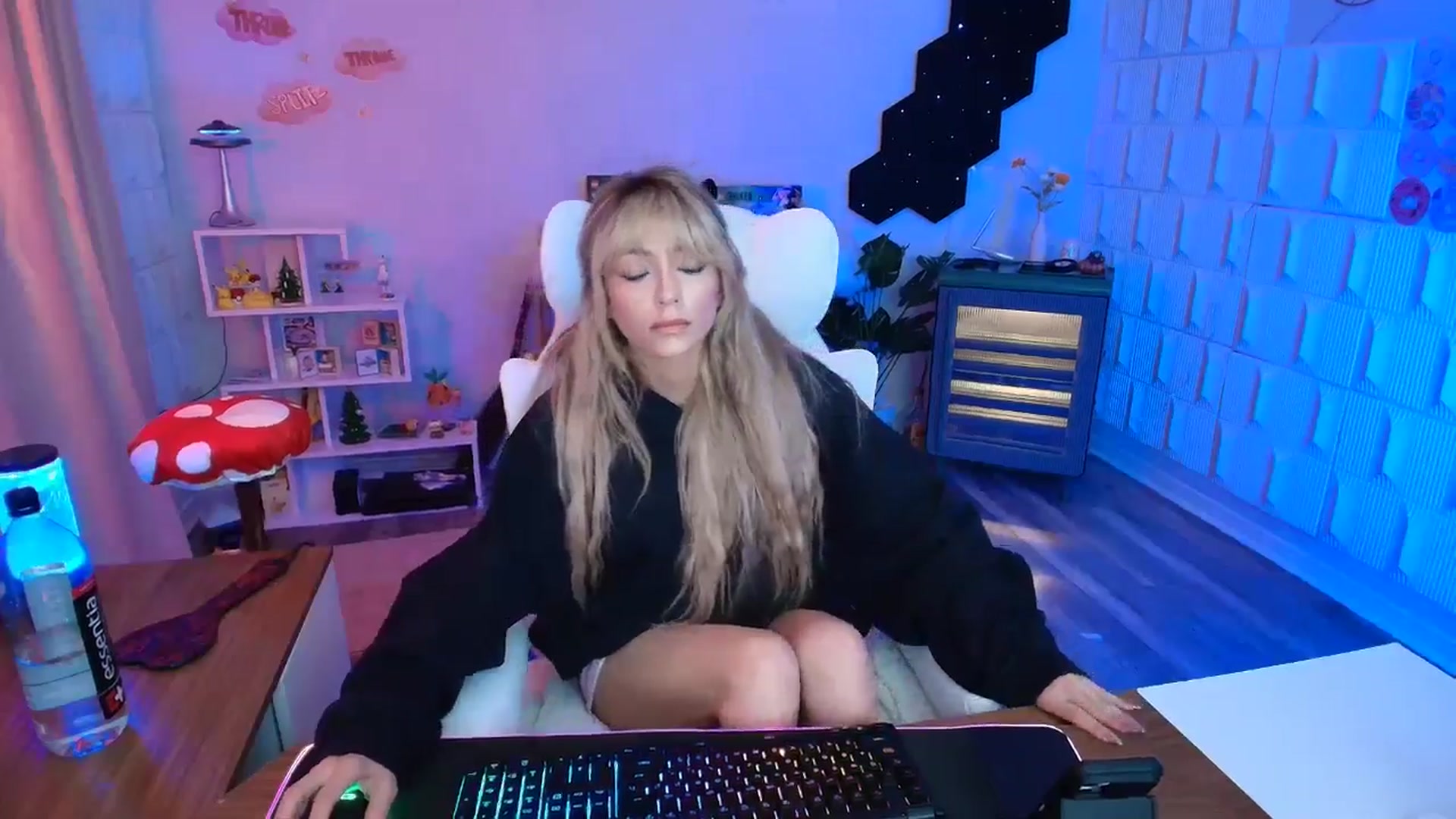 Gallery image thumbnail from kaydolll's myfreecams stream on, 02/25/2026, 05:18 image 11 of 20
