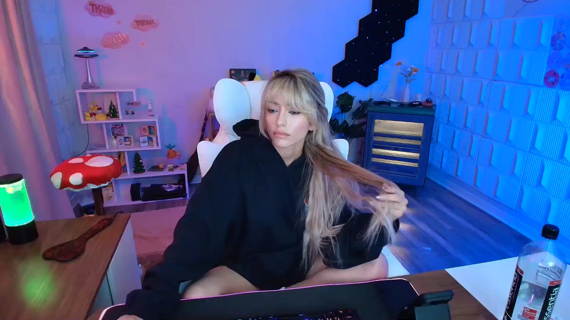 Gallery image thumbnail from kaydolll's myfreecams stream on, 02/25/2026, 05:18 image 1 of 20