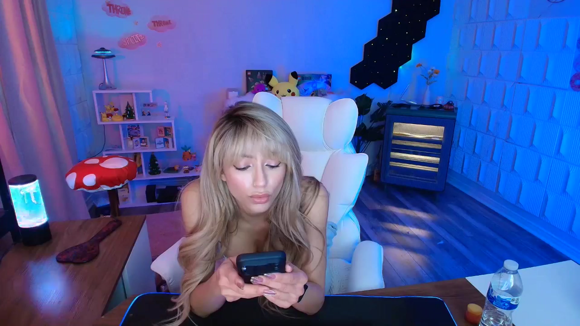 Gallery image thumbnail from kaydolll's myfreecams stream on, 02/26/2026, 03:25 image 10 of 20