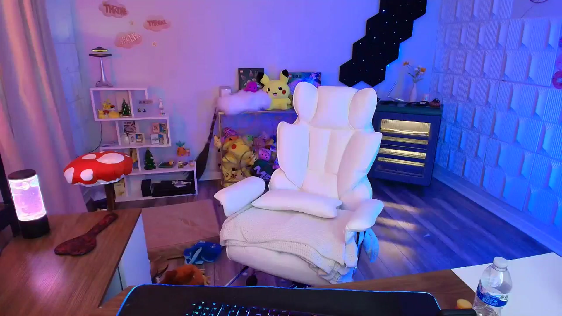 Gallery image thumbnail from kaydolll's myfreecams stream on, 02/26/2026, 03:25 image 4 of 20
