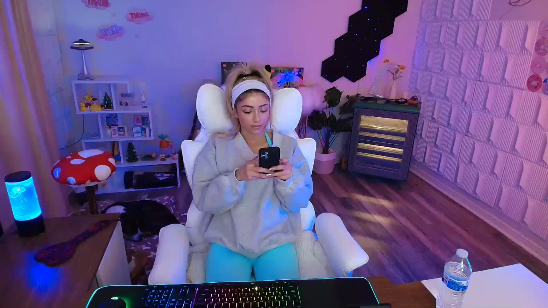 Gallery image thumbnail from kaydolll's myfreecams stream on, 02/27/2026, 21:59 image 12 of 20