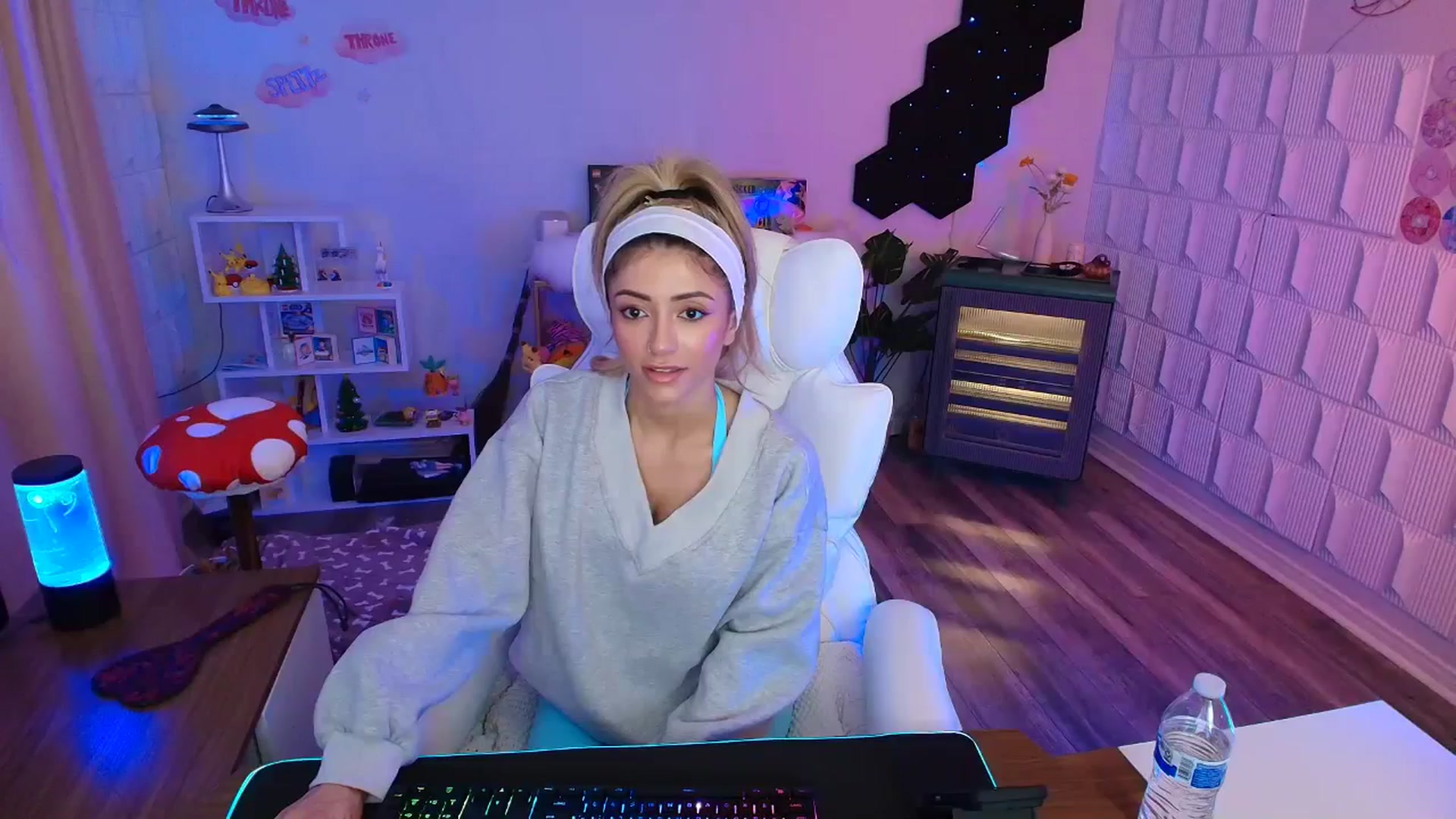 Gallery image thumbnail from kaydolll's myfreecams stream on, 02/27/2026, 21:59 image 15 of 20