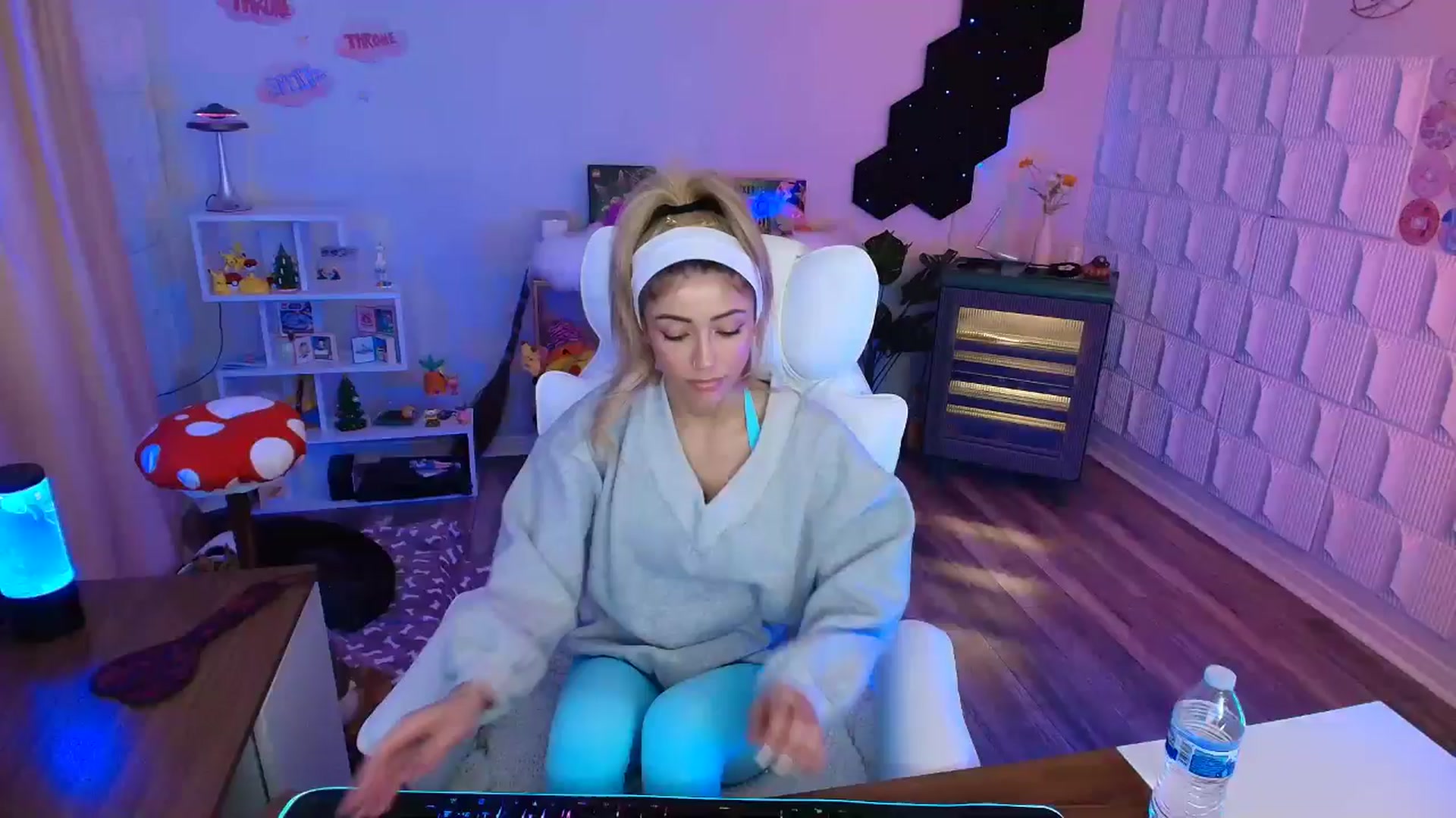 Gallery image thumbnail from kaydolll's myfreecams stream on, 02/27/2026, 21:59 image 5 of 20