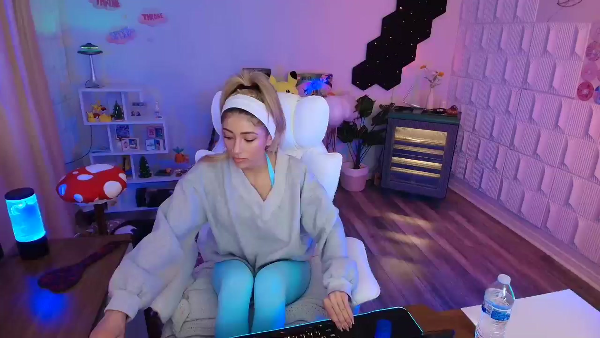 Gallery image thumbnail from kaydolll's myfreecams stream on, 02/27/2026, 21:59 image 10 of 20