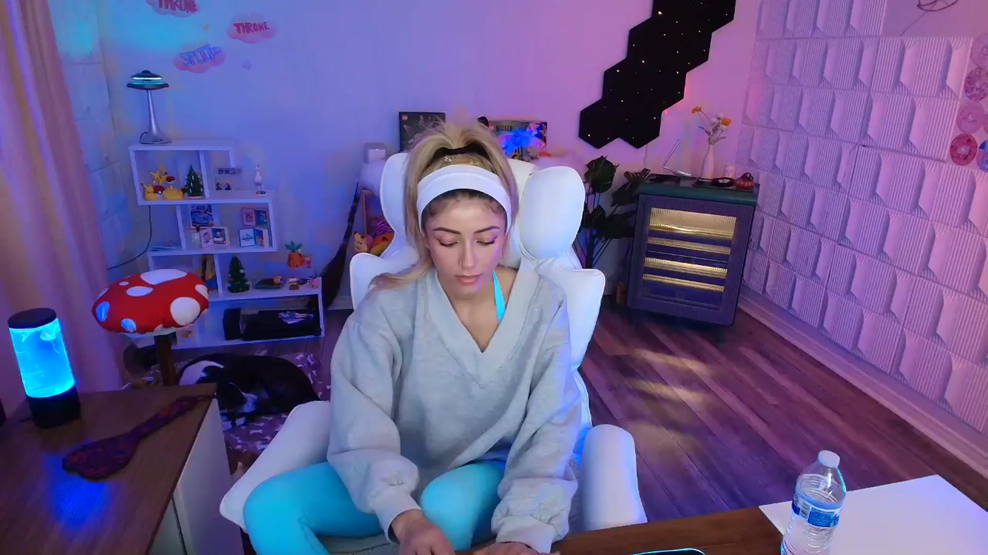 Gallery image thumbnail from kaydolll's myfreecams stream on, 02/27/2026, 21:59 image 9 of 20