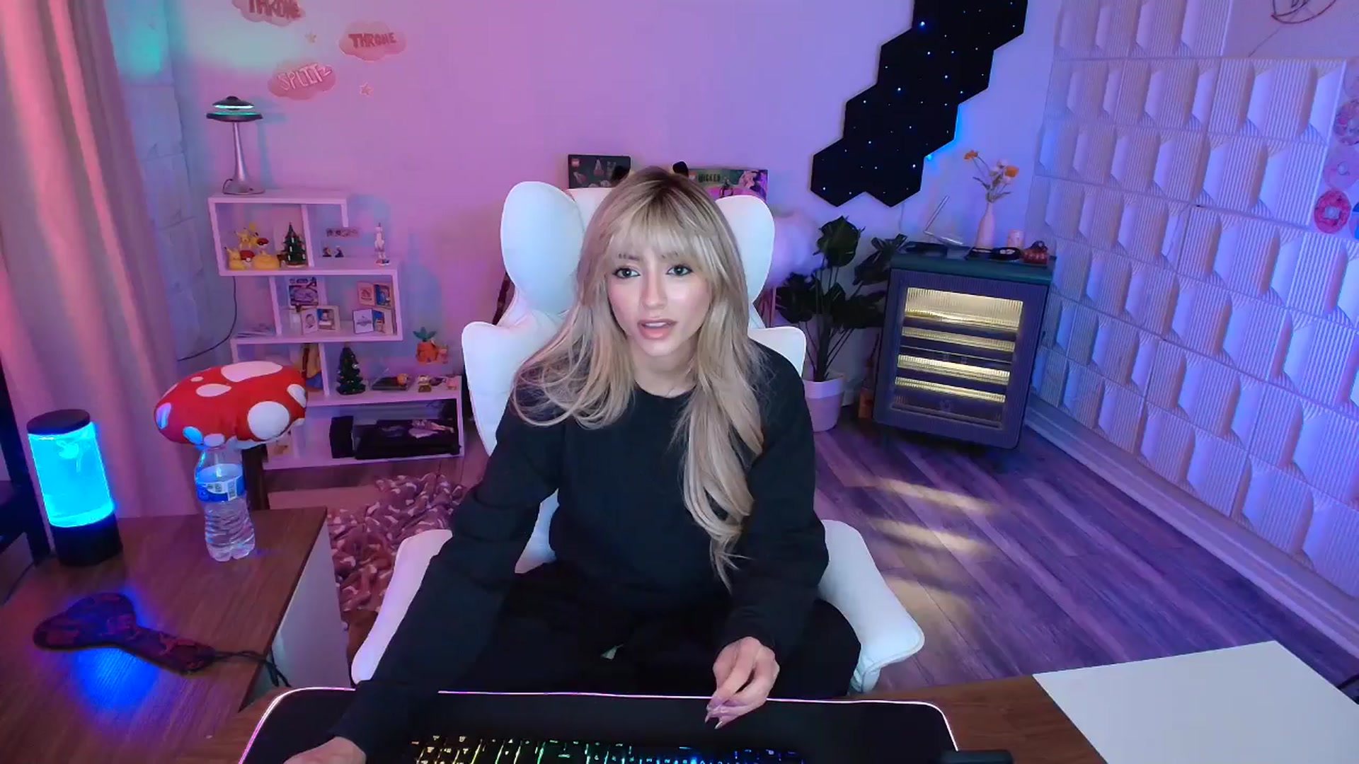 Gallery image thumbnail from kaydolll's myfreecams stream on, 02/28/2026, 23:28 image 16 of 20