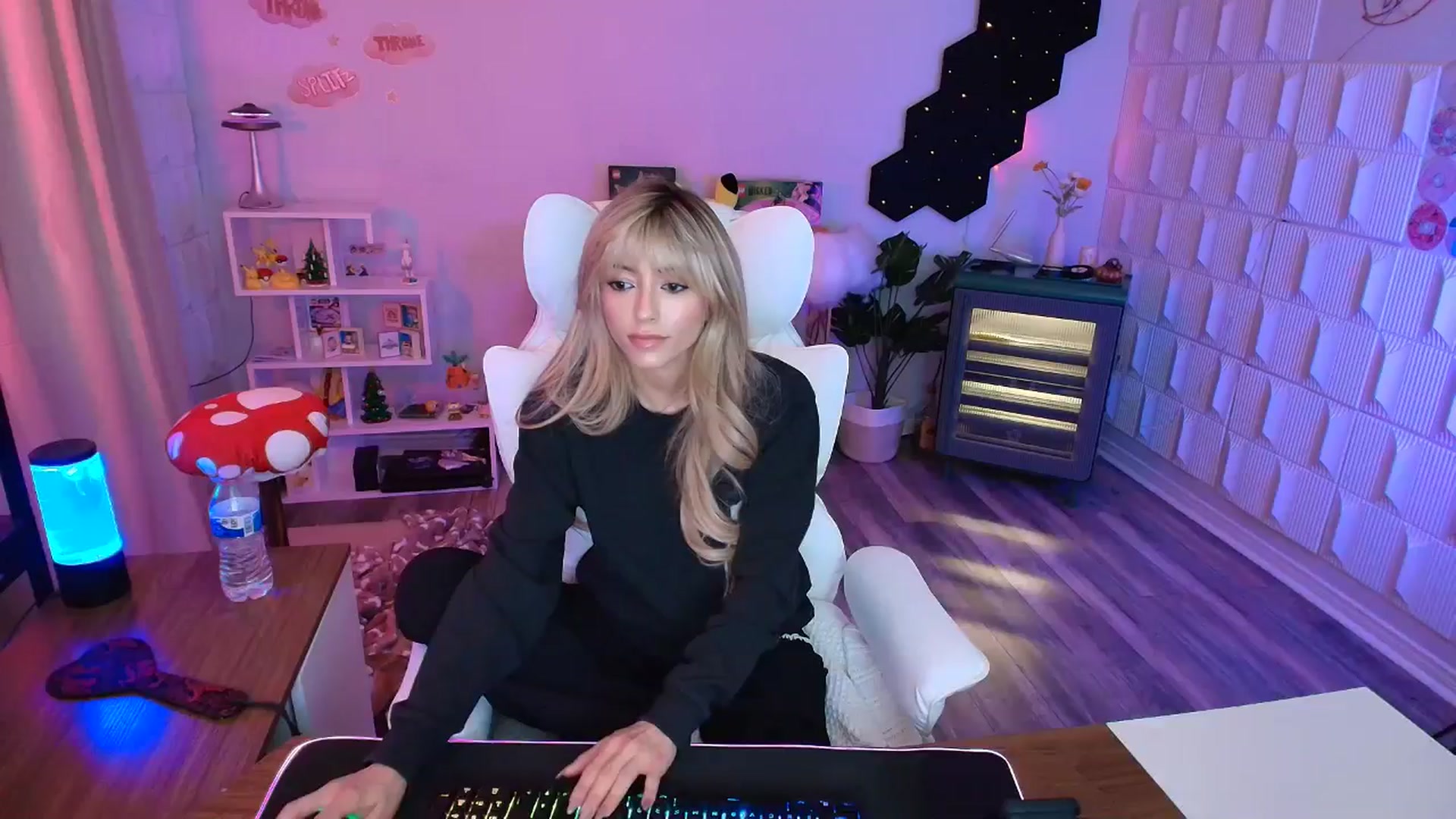 Gallery image thumbnail from kaydolll's myfreecams stream on, 02/28/2026, 23:28 image 14 of 20