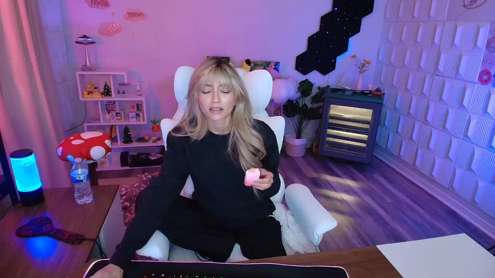 Gallery image thumbnail from kaydolll's myfreecams stream on, 02/28/2026, 23:28 image 9 of 20