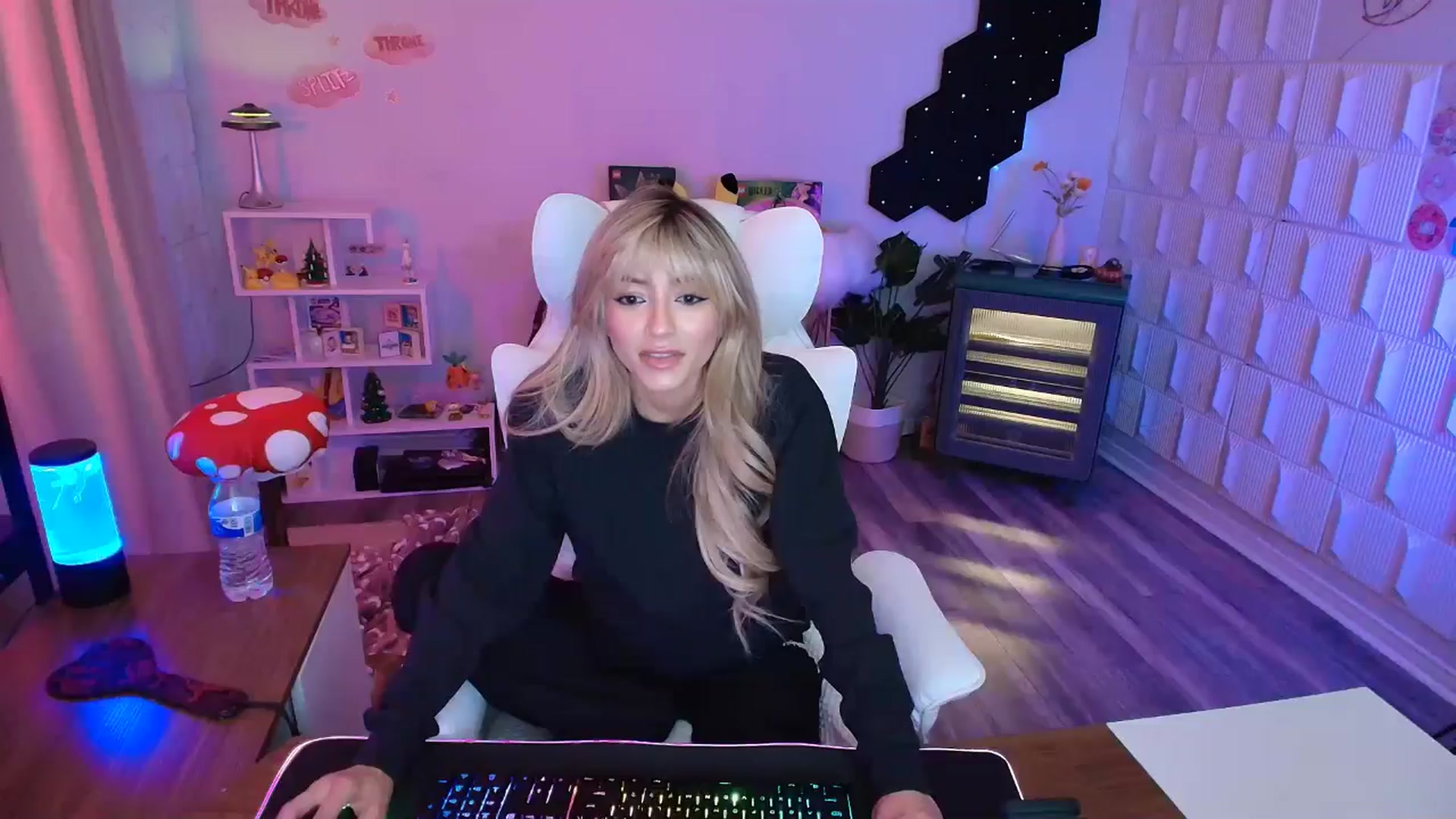 Gallery image thumbnail from kaydolll's myfreecams stream on, 02/28/2026, 23:28 image 10 of 20