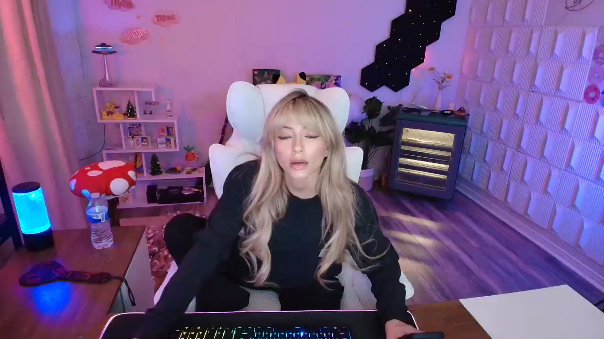Gallery image thumbnail from kaydolll's myfreecams stream on, 02/28/2026, 23:28 image 4 of 20