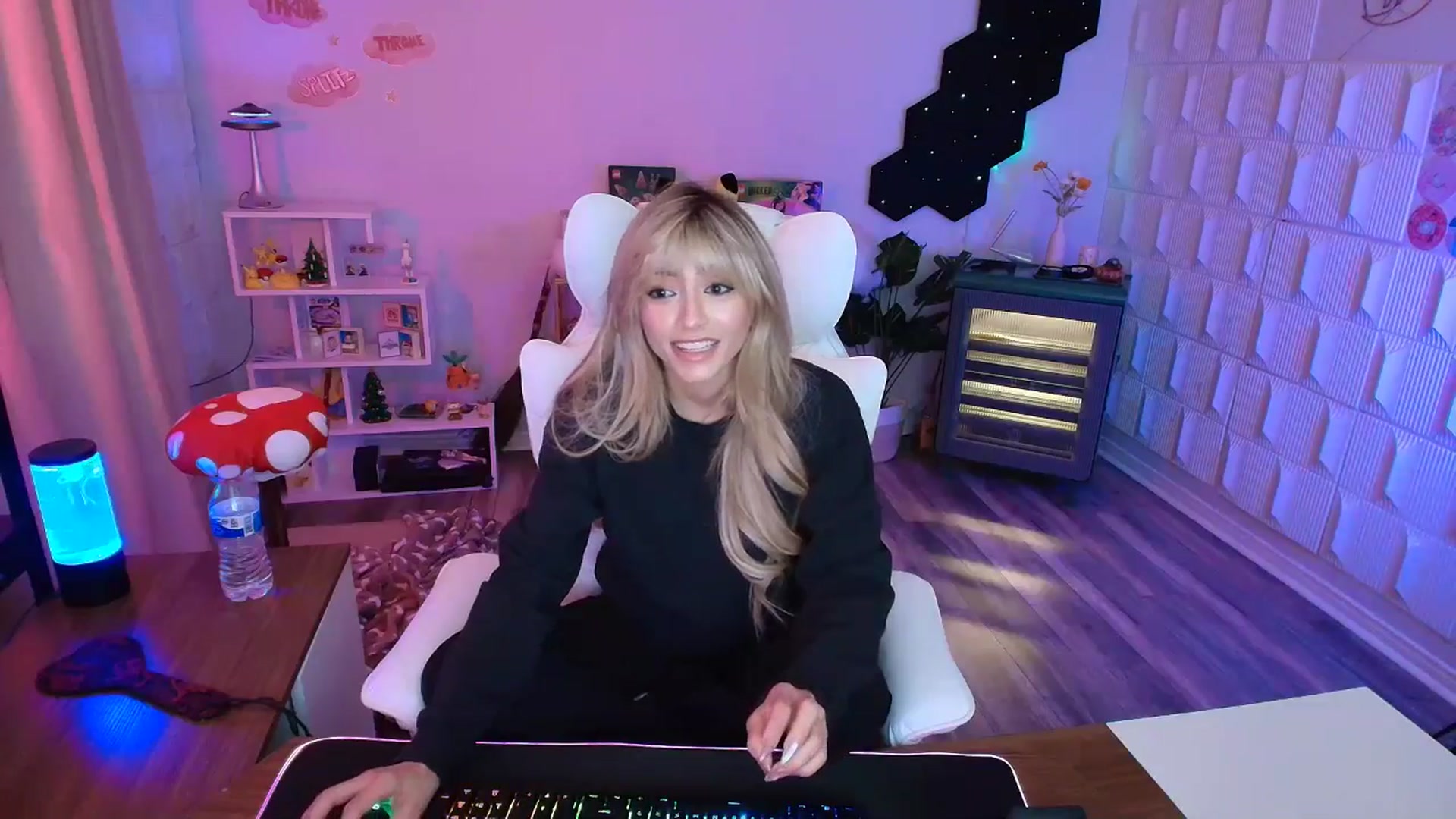 Gallery image thumbnail from kaydolll's myfreecams stream on, 02/28/2026, 23:28 image 18 of 20