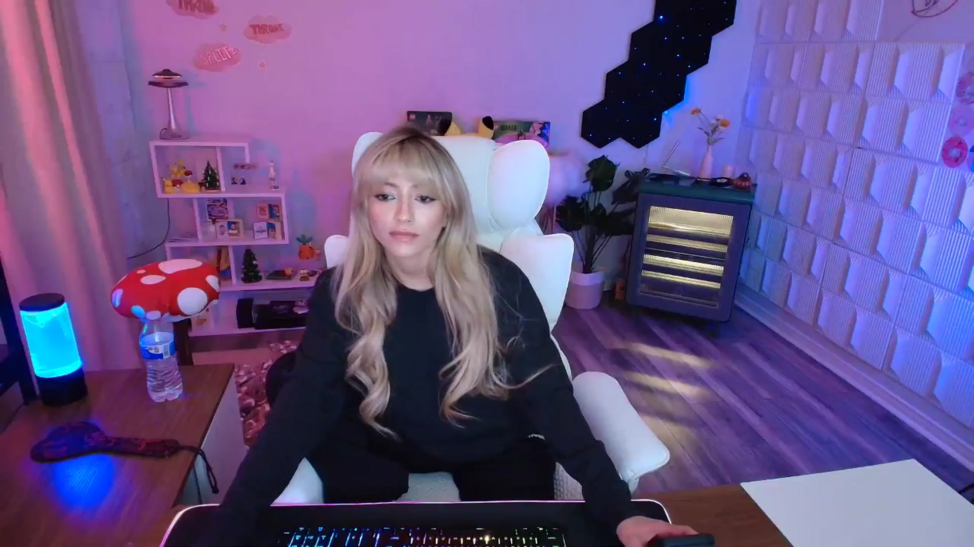 Gallery image thumbnail from kaydolll's myfreecams stream on, 02/28/2026, 23:28 image 5 of 20