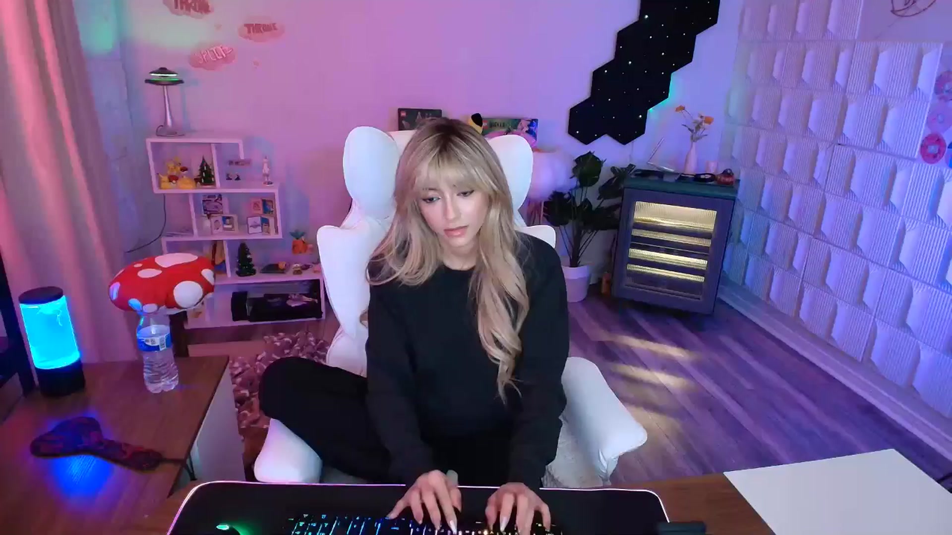 Gallery image thumbnail from kaydolll's myfreecams stream on, 02/28/2026, 23:28 image 11 of 20
