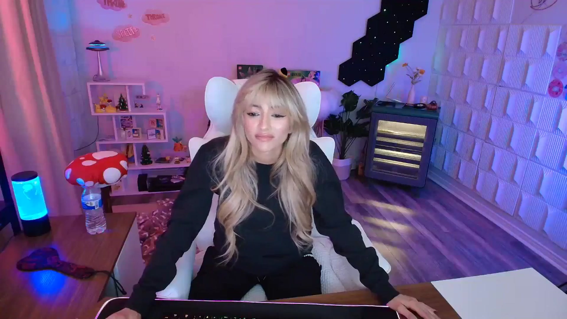 Gallery image thumbnail from kaydolll's myfreecams stream on, 02/28/2026, 23:28 image 8 of 20