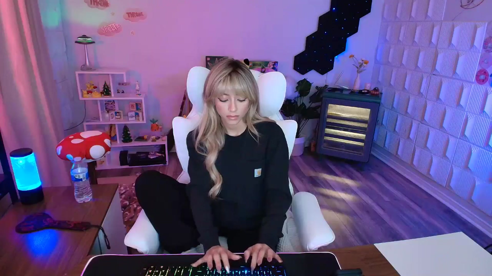 Gallery image thumbnail from kaydolll's myfreecams stream on, 02/28/2026, 23:28 image 2 of 20