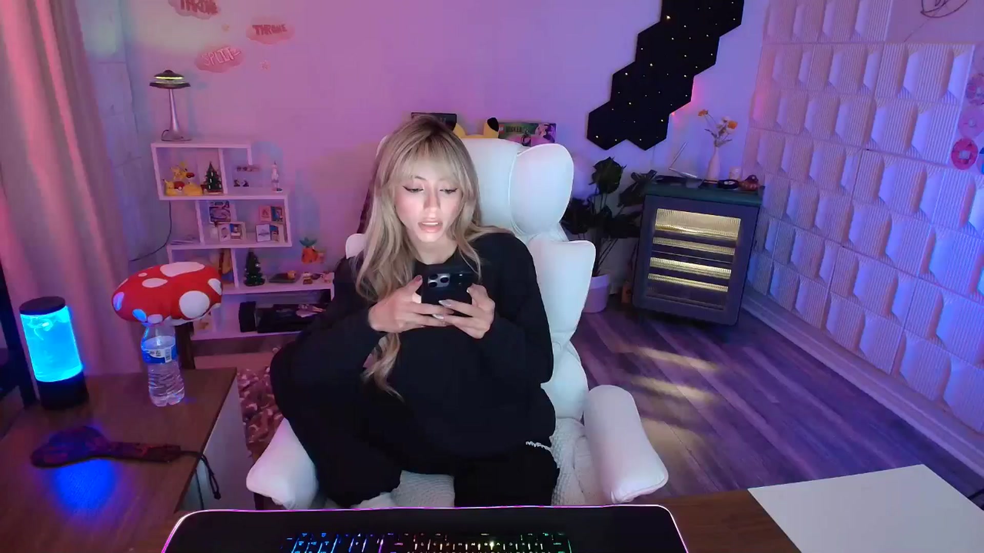 Gallery image thumbnail from kaydolll's myfreecams stream on, 02/28/2026, 23:28 image 1 of 20