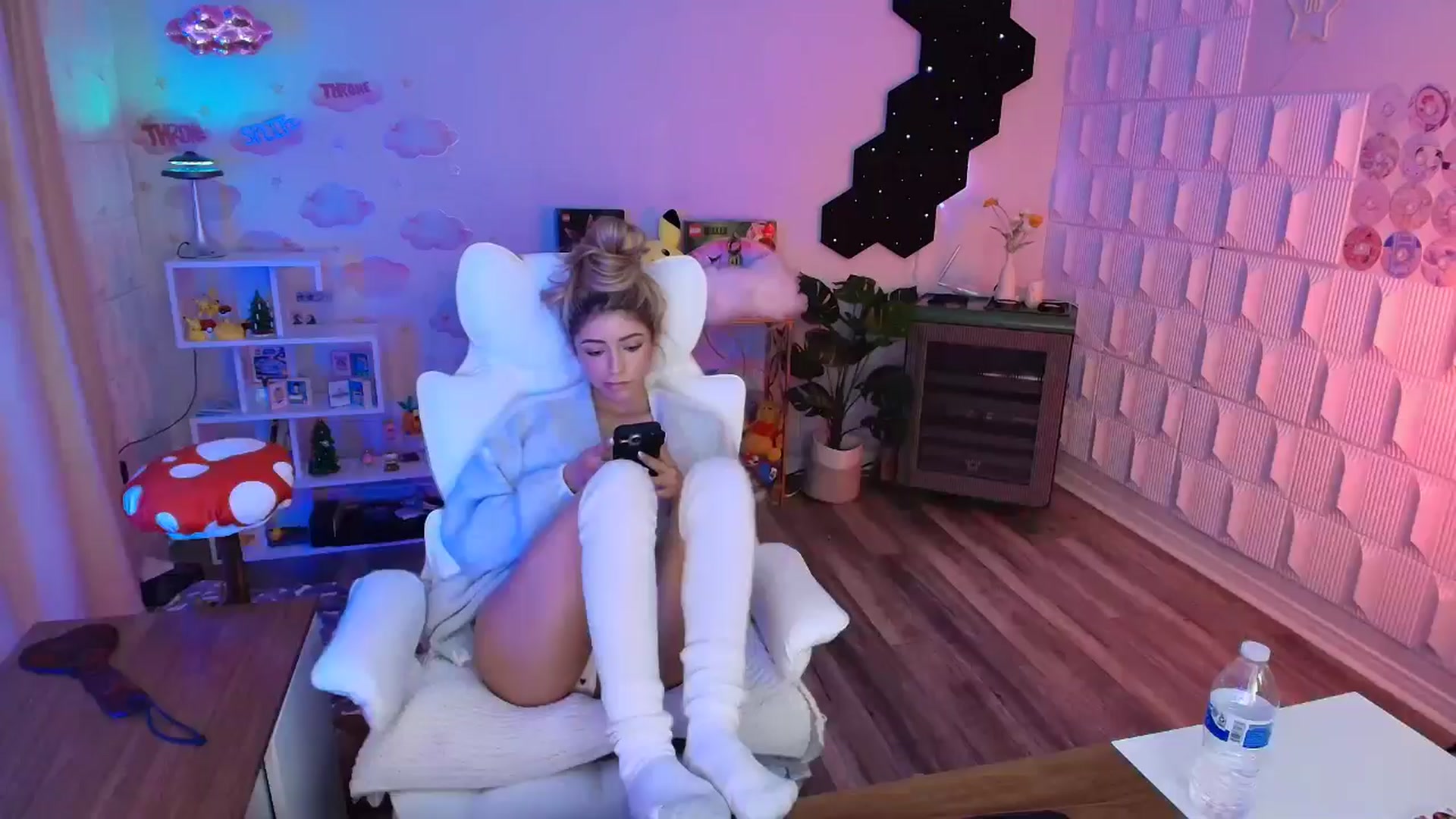 Gallery image thumbnail from kaydolll's myfreecams stream on, 03/06/2026, 01:39 image 2 of 20