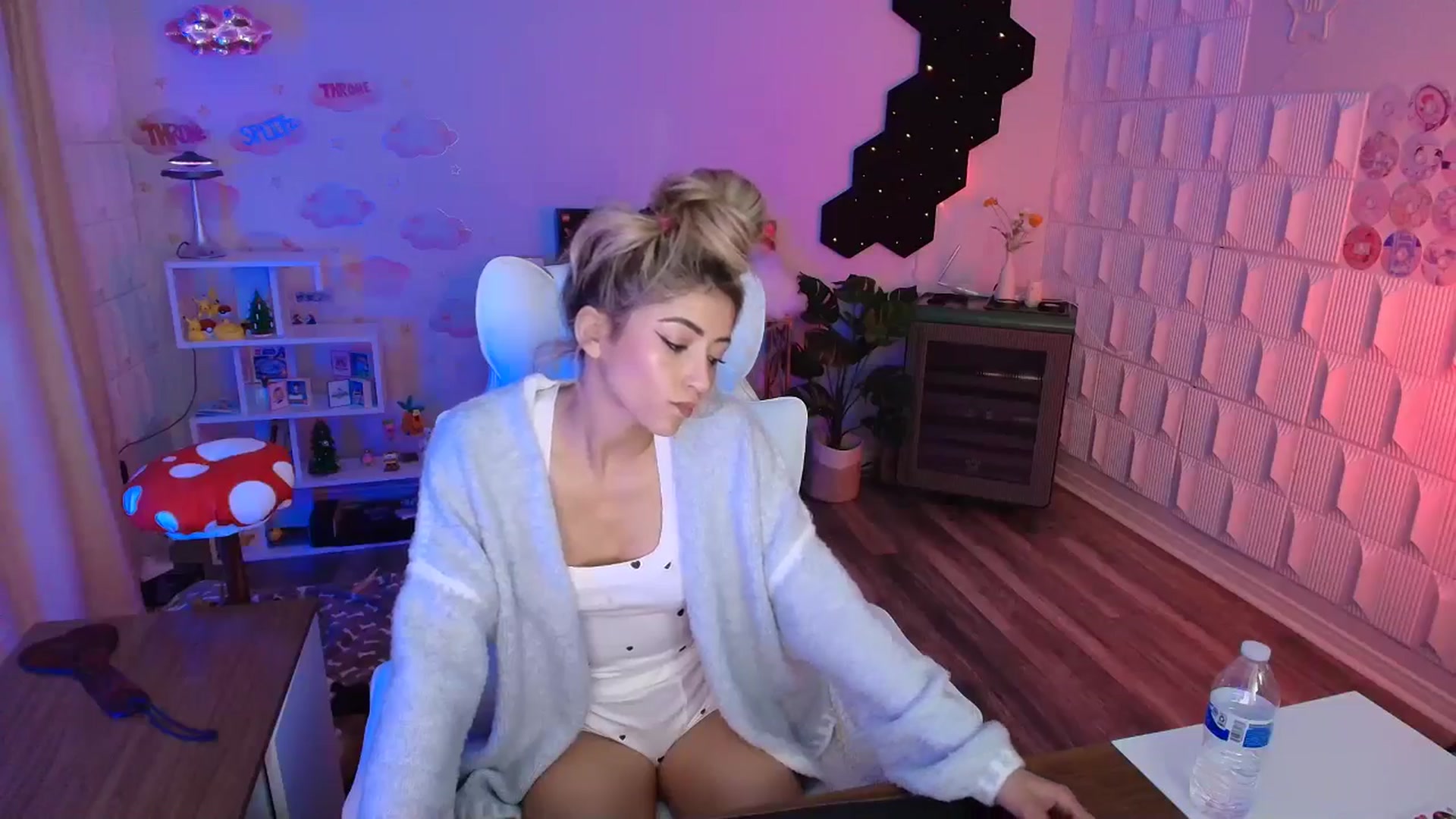 Gallery image thumbnail from kaydolll's myfreecams stream on, 03/06/2026, 01:39 image 20 of 20
