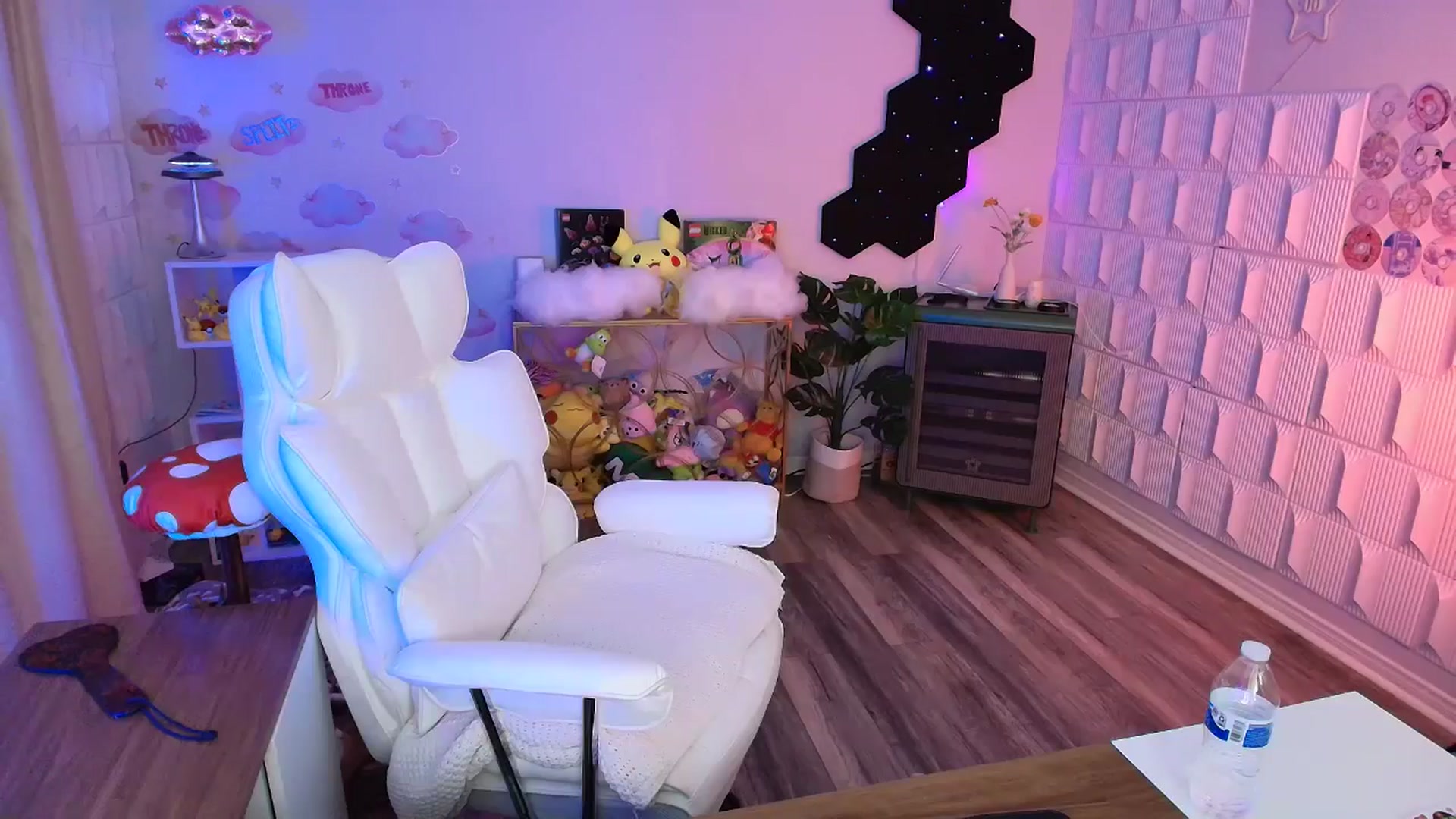 Gallery image thumbnail from kaydolll's myfreecams stream on, 03/06/2026, 01:39 image 14 of 20