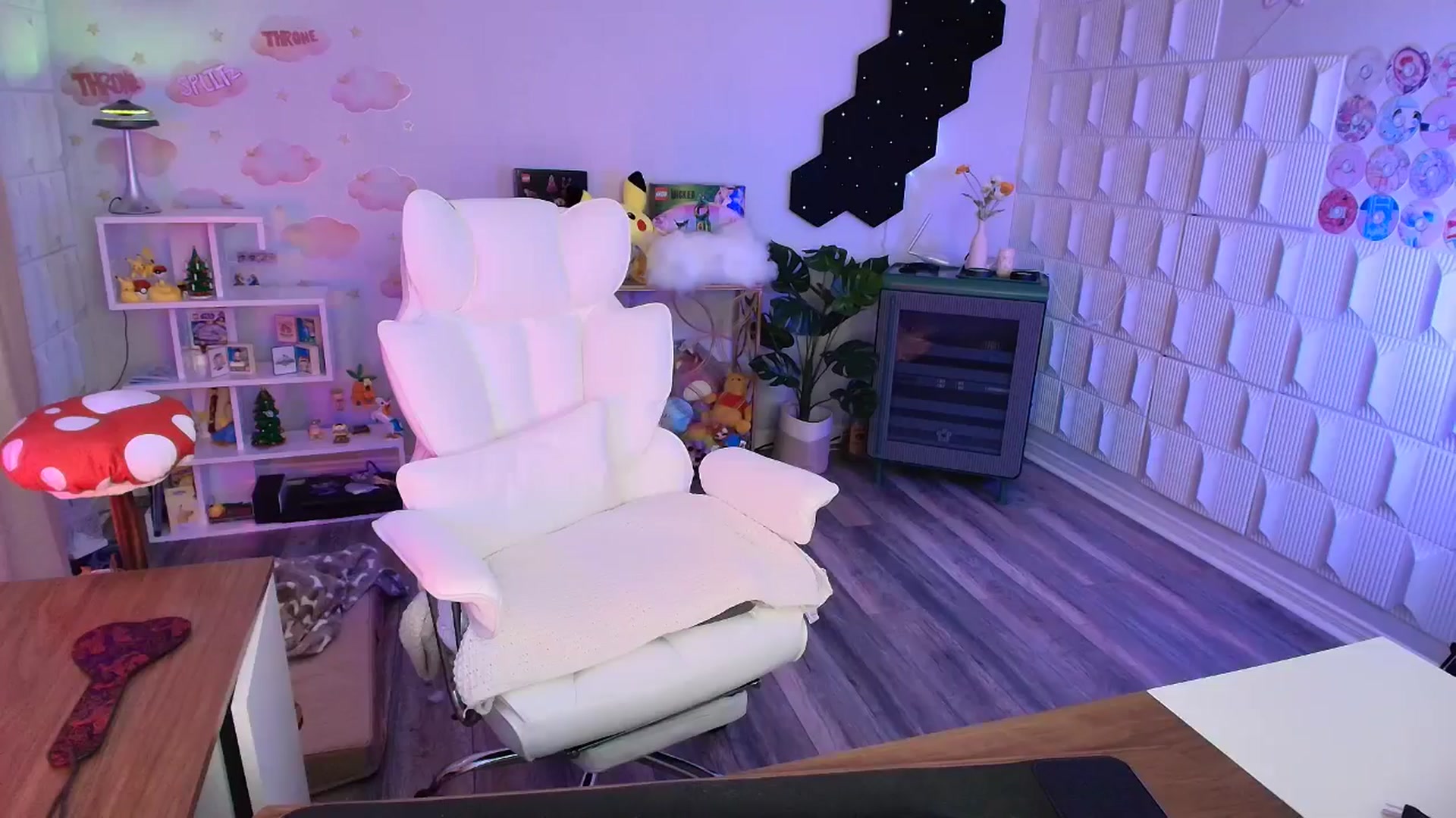 Gallery image thumbnail from kaydolll's myfreecams stream on, 03/14/2026, 05:37 image 17 of 20