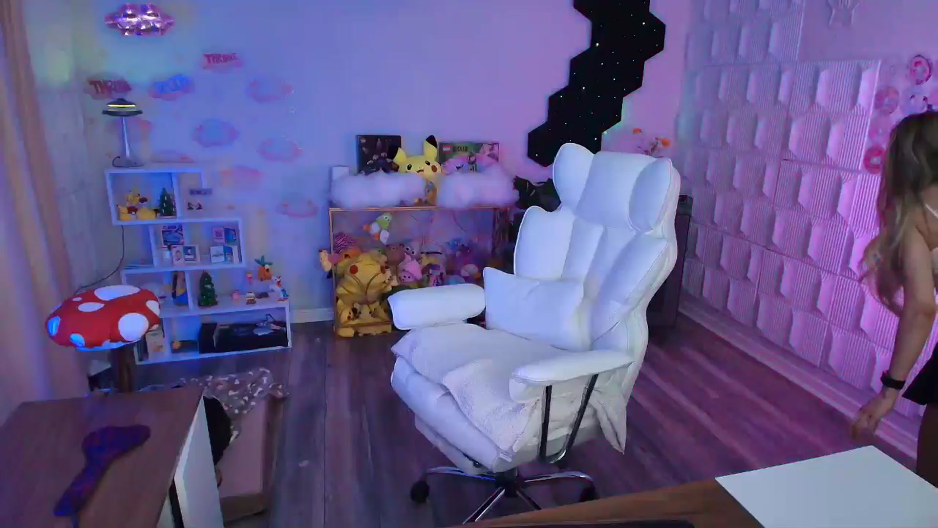 Gallery image thumbnail from kaydolll's myfreecams stream on, 03/14/2026, 05:37 image 10 of 20