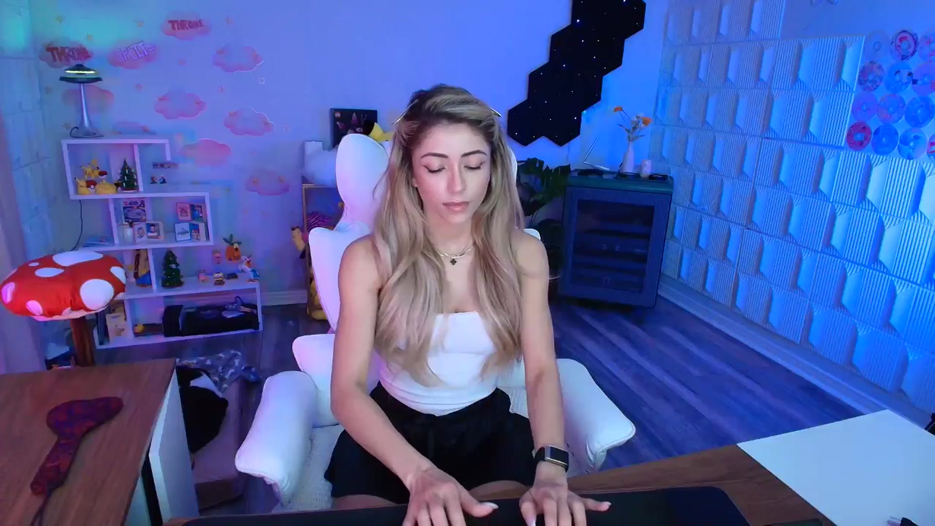 Gallery image thumbnail from kaydolll's myfreecams stream on, 03/14/2026, 05:37 image 13 of 20