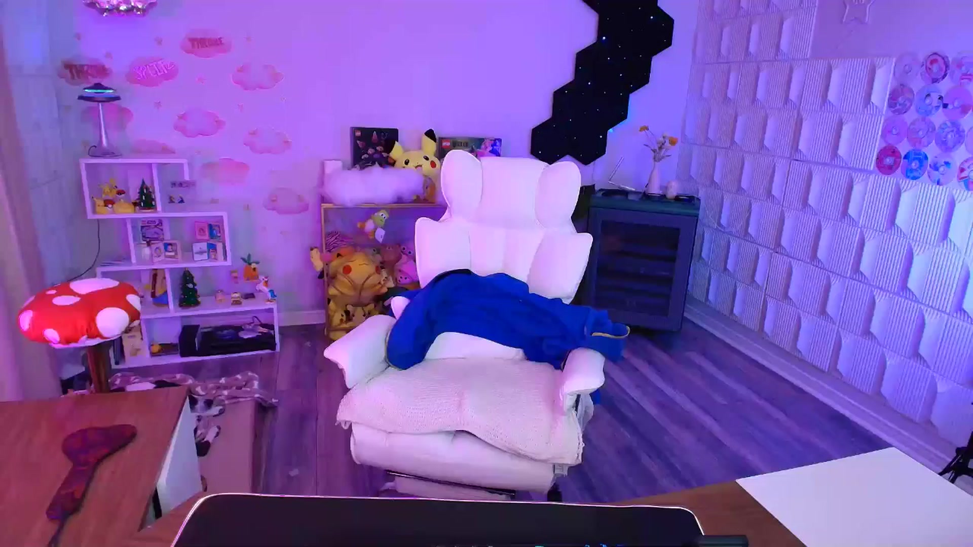 Gallery image thumbnail from kaydolll's myfreecams stream on, 03/14/2026, 08:14 image 7 of 20
