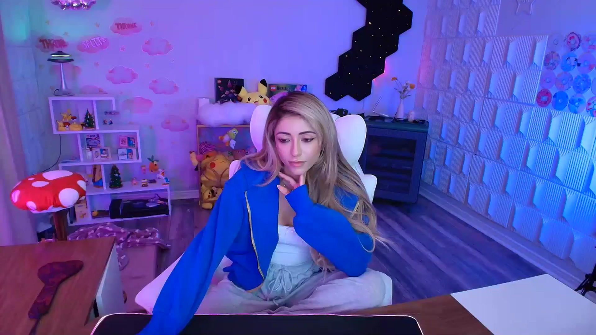 Gallery image thumbnail from kaydolll's myfreecams stream on, 03/14/2026, 08:14 image 9 of 20