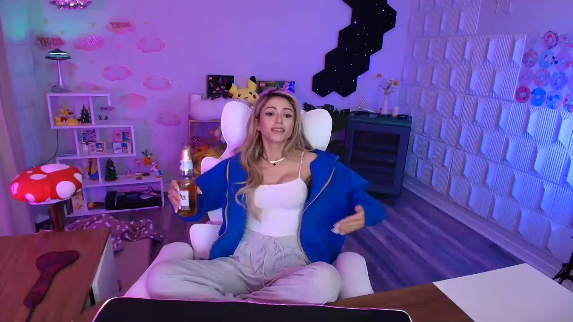 Gallery image thumbnail from kaydolll's myfreecams stream on, 03/14/2026, 08:14 image 13 of 20