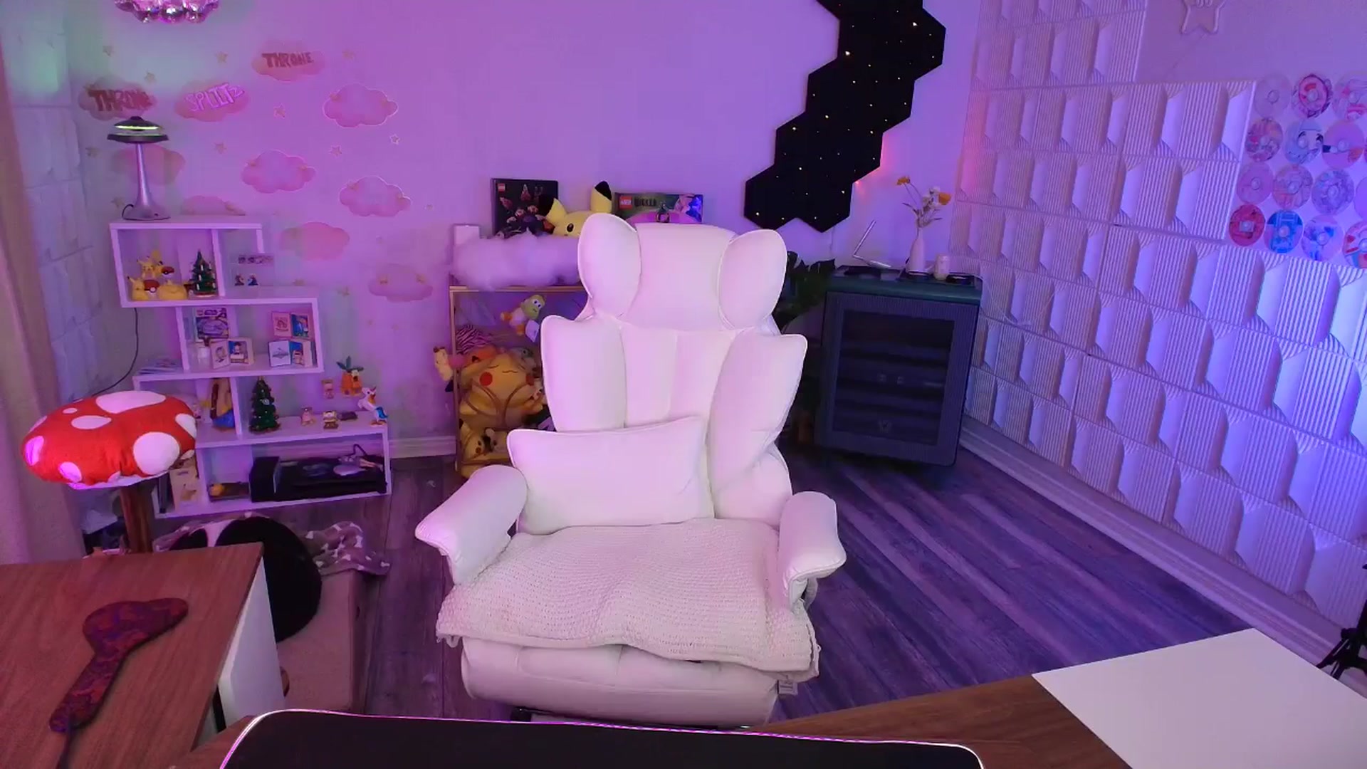 Gallery image thumbnail from kaydolll's myfreecams stream on, 03/14/2026, 08:14 image 18 of 20