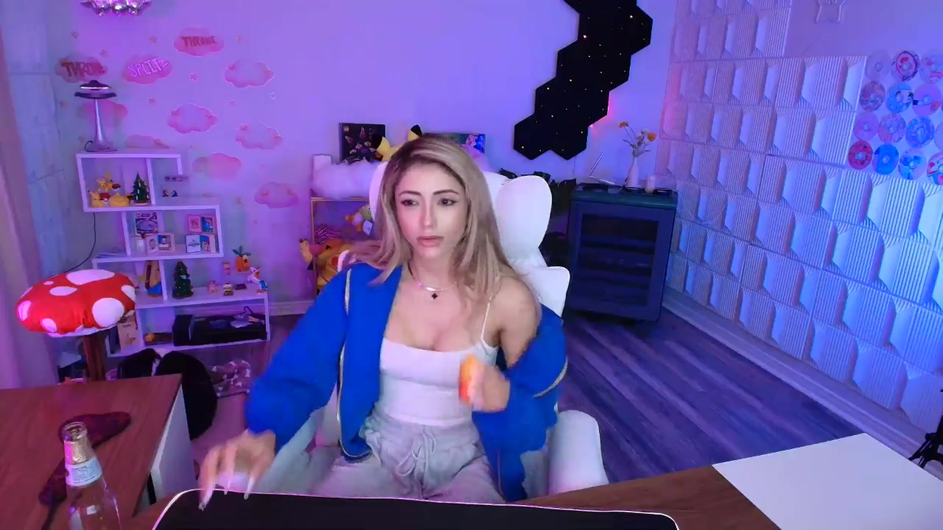 Gallery image thumbnail from kaydolll's myfreecams stream on, 03/14/2026, 08:14 image 15 of 20