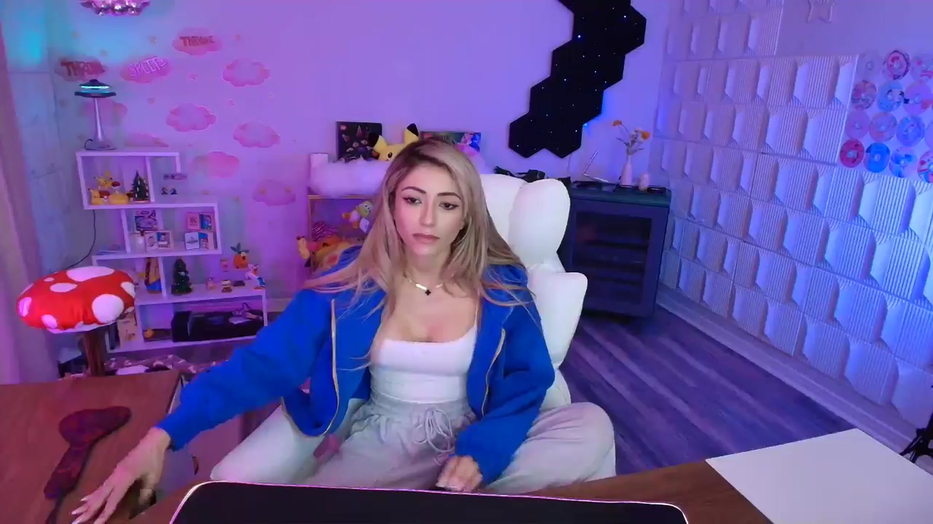 Gallery image thumbnail from kaydolll's myfreecams stream on, 03/14/2026, 08:14 image 8 of 20