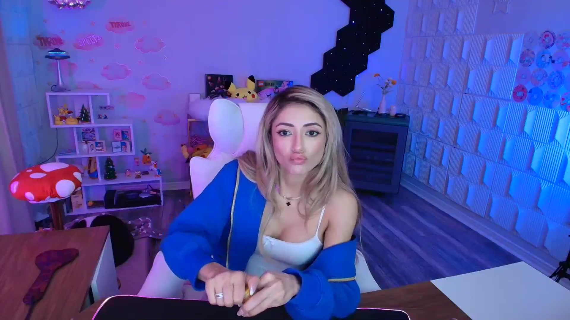 Gallery image thumbnail from kaydolll's myfreecams stream on, 03/14/2026, 08:14 image 16 of 20