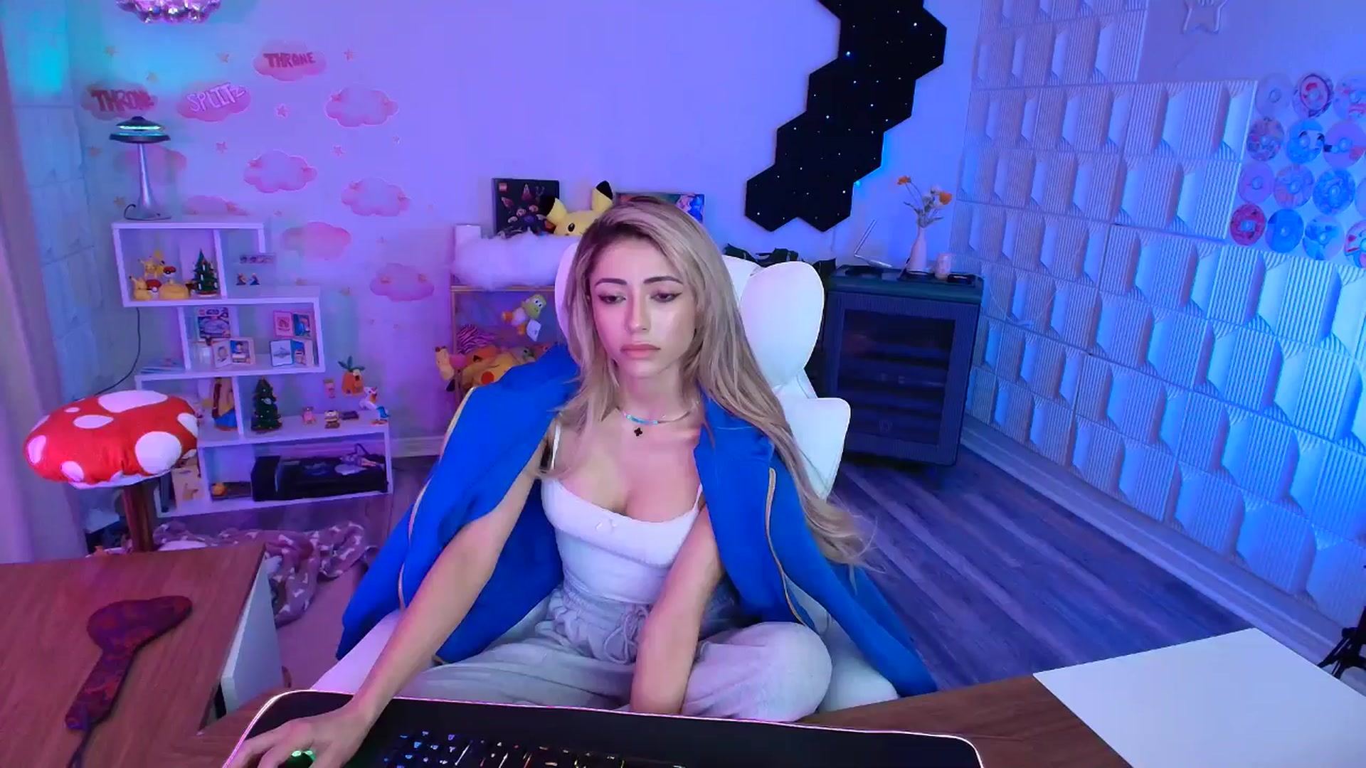 Gallery image thumbnail from kaydolll's myfreecams stream on, 03/14/2026, 08:14 image 4 of 20